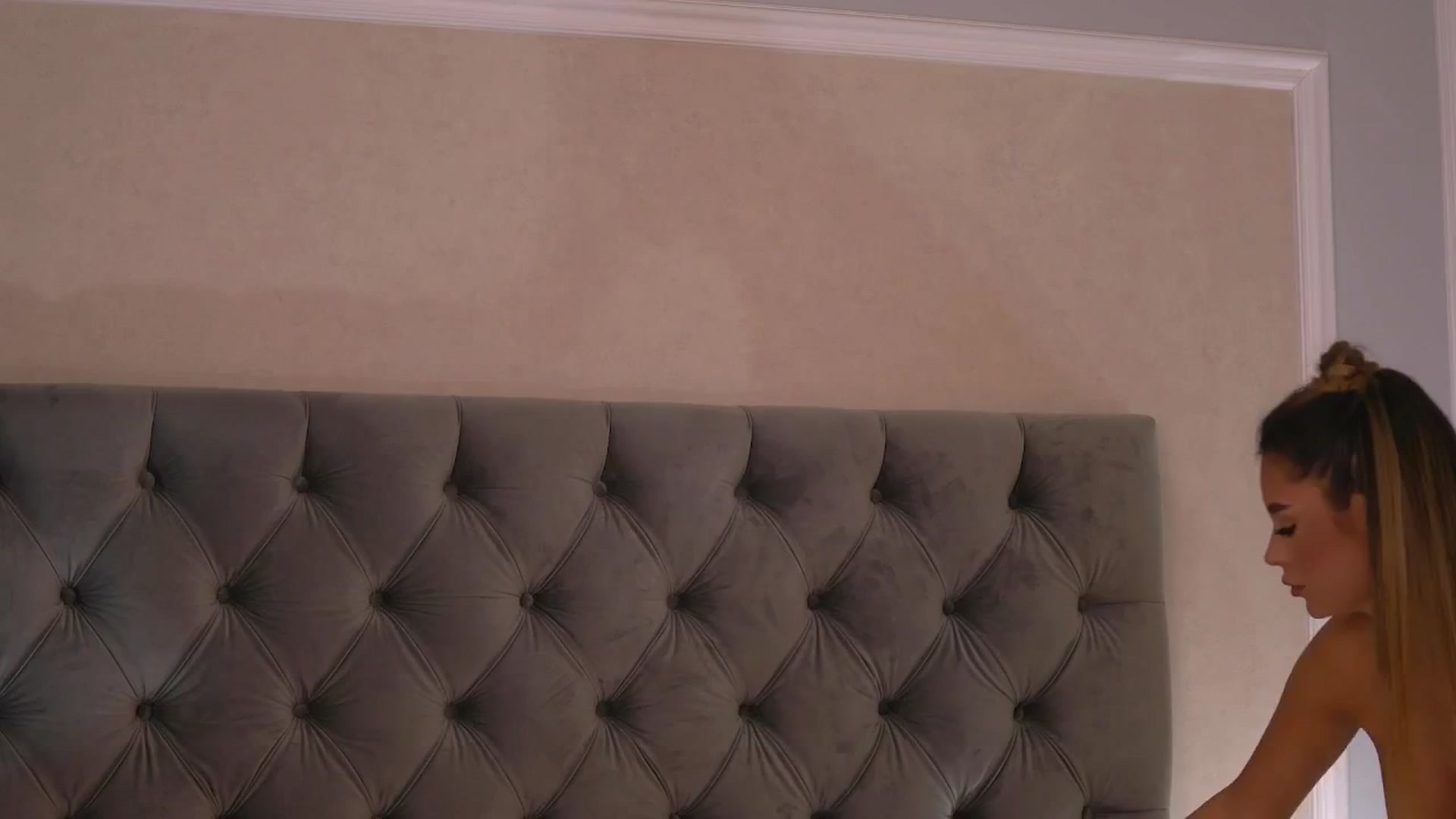 Gallery image thumbnail from JasmineShaw's myfreecams stream on, 05/20/2025, 24:02 image 6 of 20