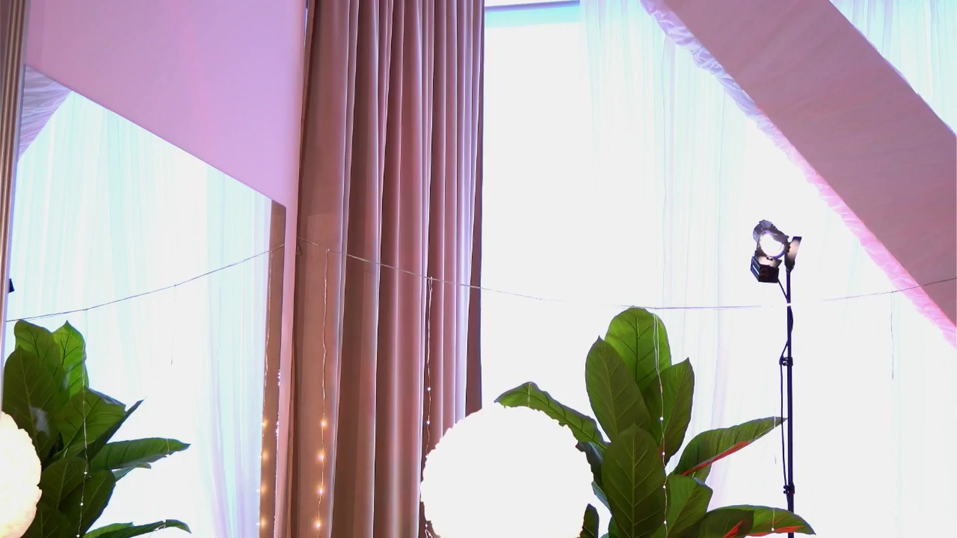 Gallery image thumbnail from JasmineShaw's myfreecams stream on, 10/30/2025, 09:39 image 6 of 20