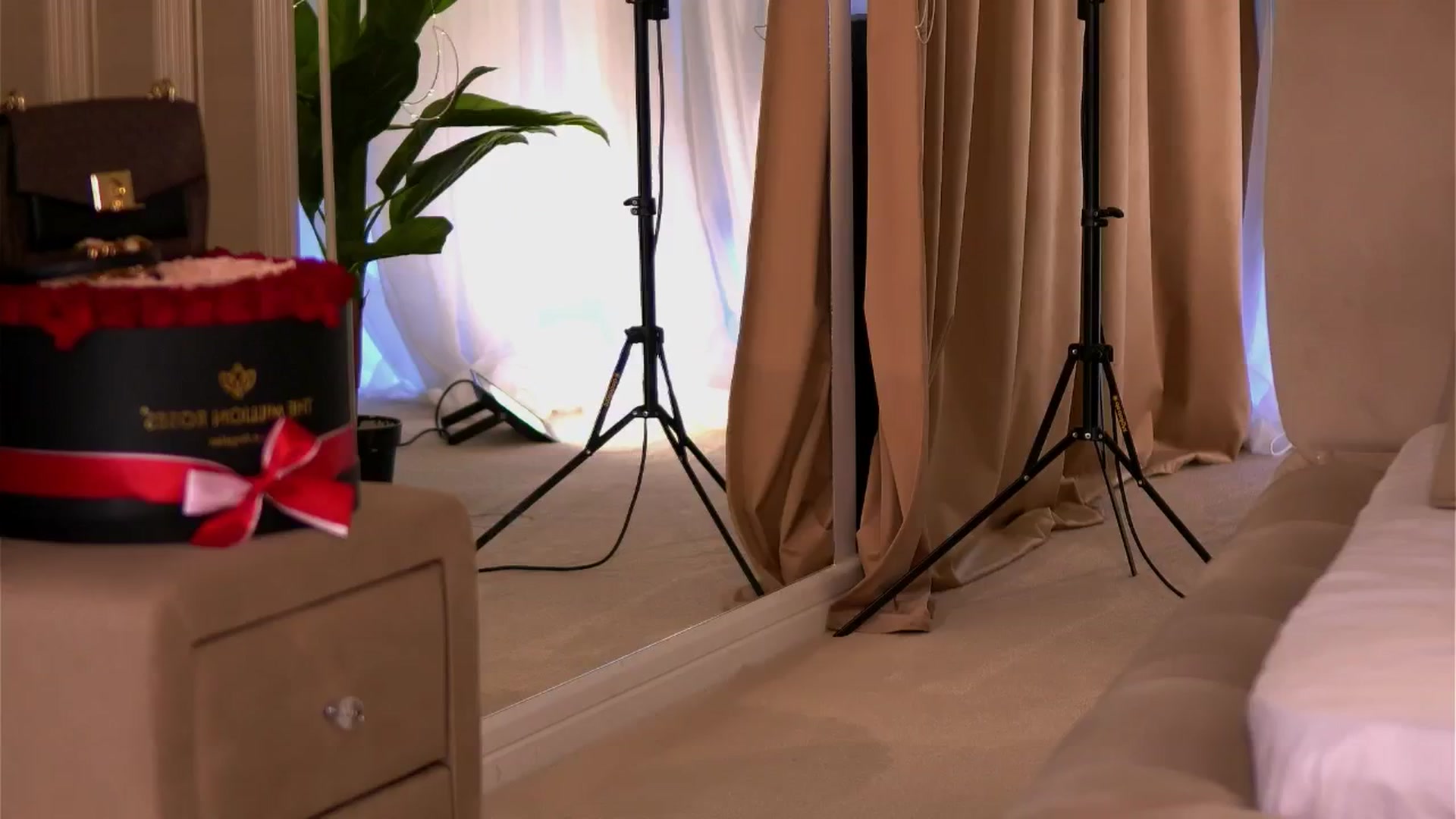 Gallery image thumbnail from JasmineShaw's myfreecams stream on, 02/11/2026, 06:43 image 17 of 20