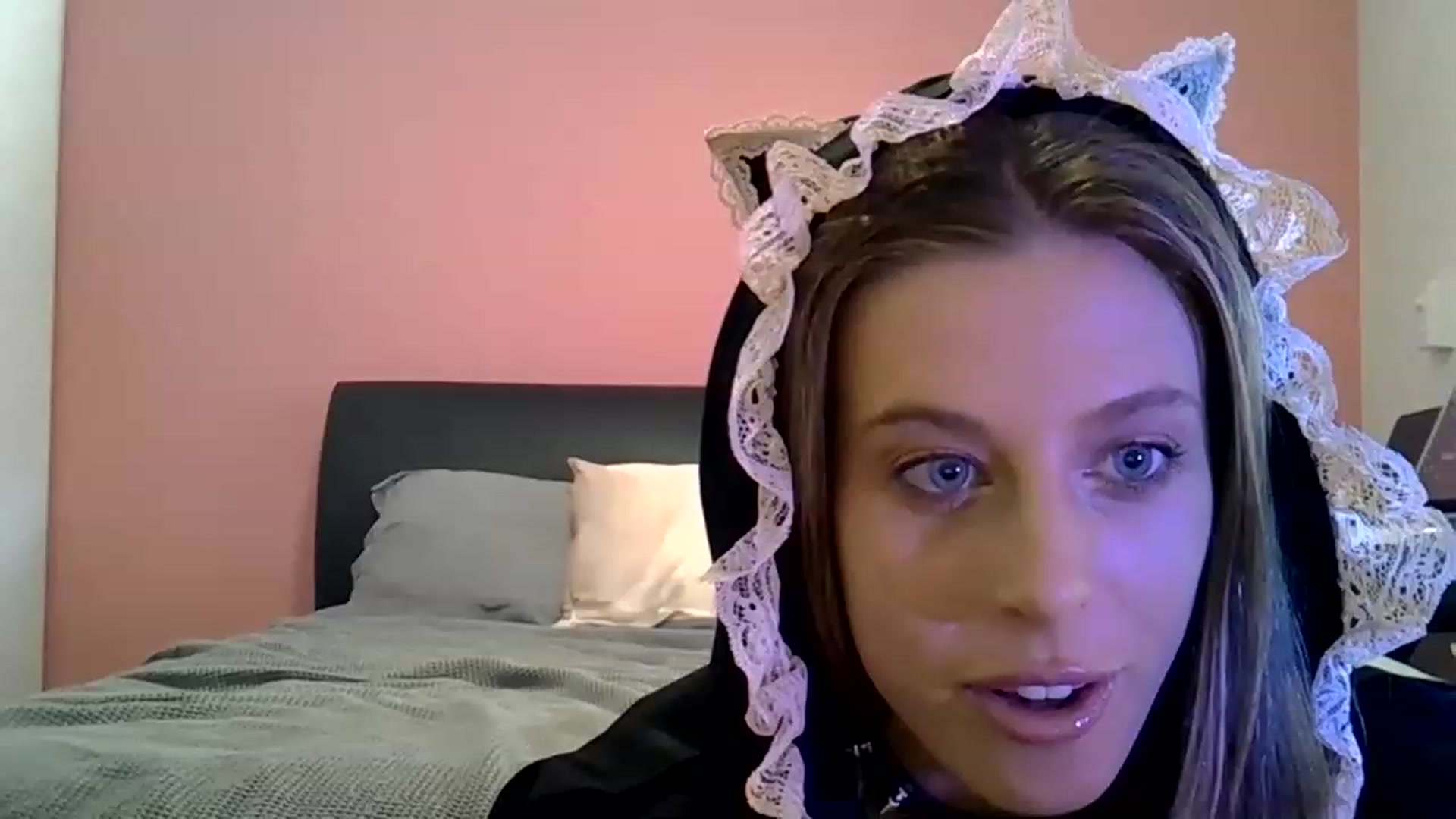 Gallery image thumbnail from JasmineSkyy's myfreecams stream on, 11/17/2022, 03:20 image 2 of 20