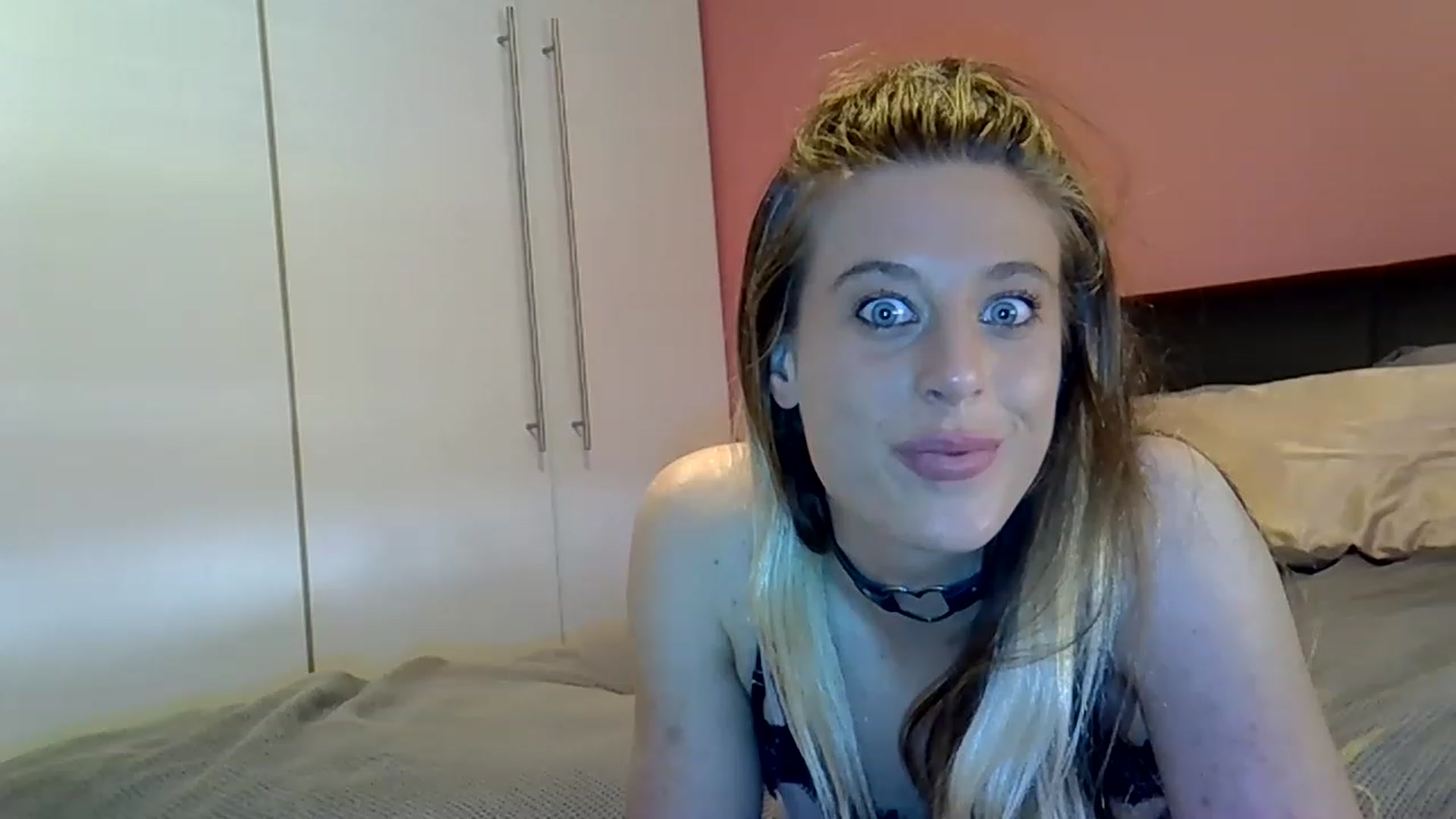 Gallery image thumbnail from JasmineSkyy's myfreecams stream on, 11/22/2022, 04:15 image 3 of 20