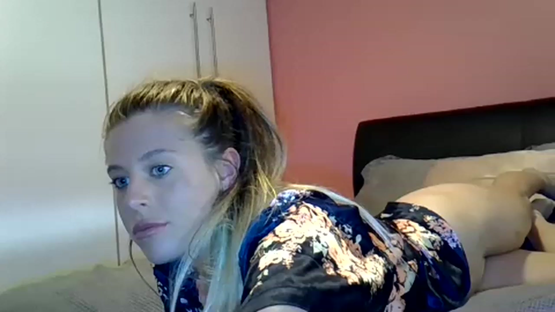 Gallery image thumbnail from JasmineSkyy's myfreecams stream on, 11/22/2022, 04:58 image 11 of 20