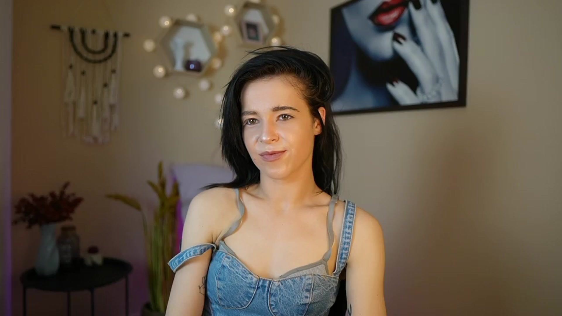 Gallery image thumbnail from Jasmine_Black's myfreecams stream on, 04/08/2024, 13:01 image 14 of 20