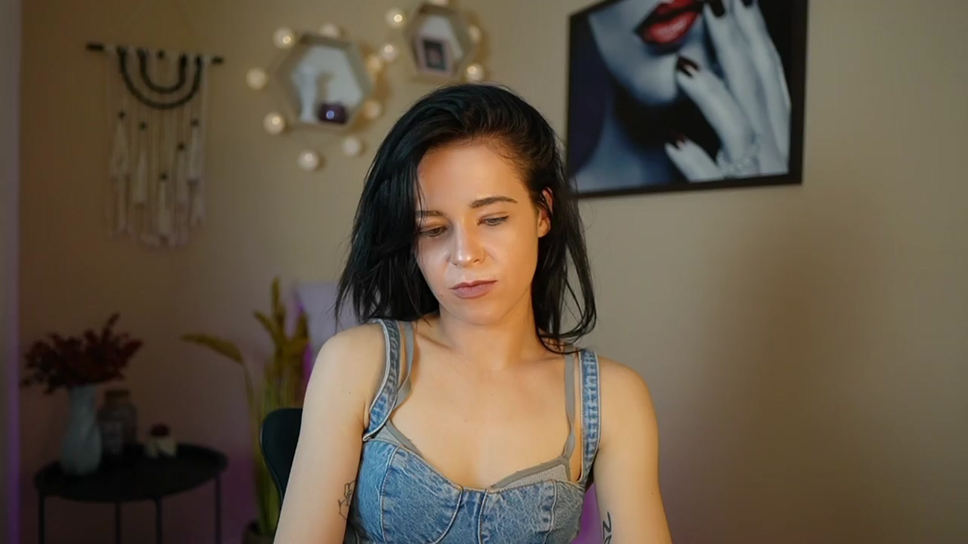 Gallery image thumbnail from Jasmine_Black's myfreecams stream on, 04/08/2024, 13:01 image 2 of 20