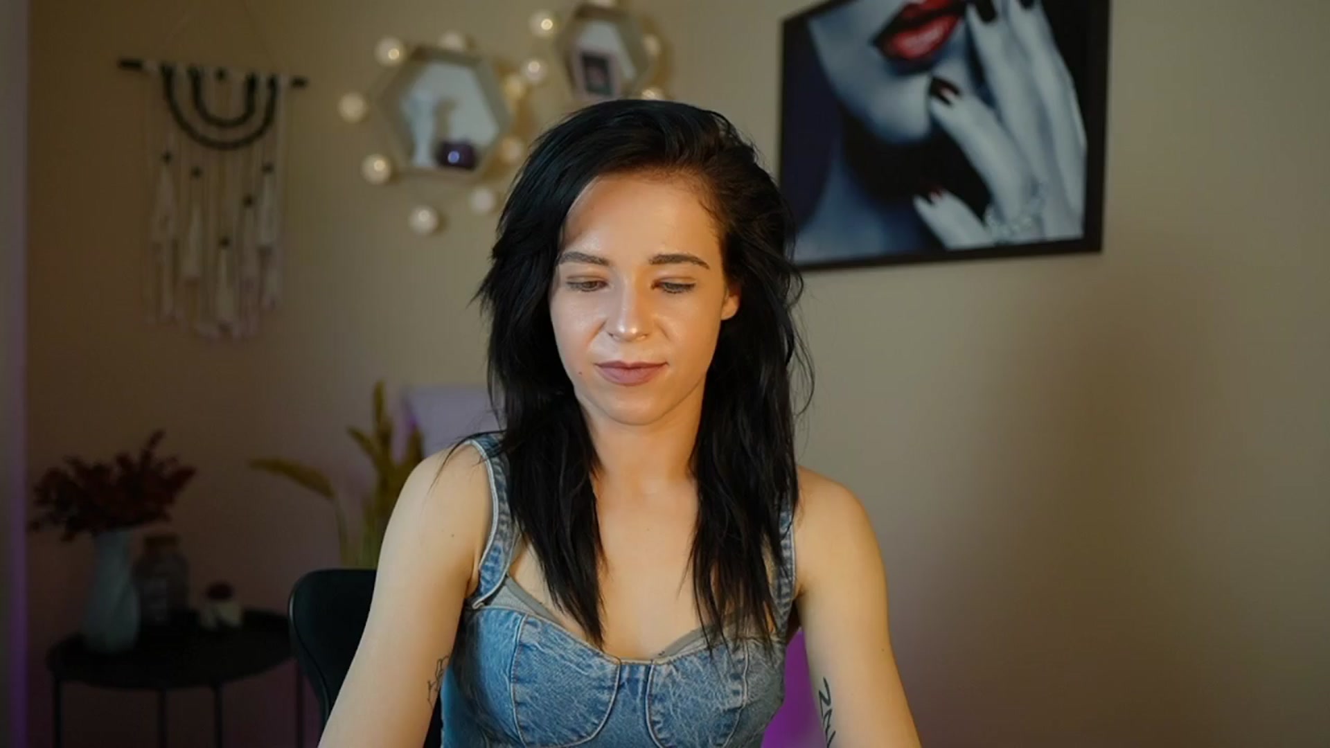 Gallery image thumbnail from Jasmine_Black's myfreecams stream on, 04/08/2024, 13:01 image 3 of 20