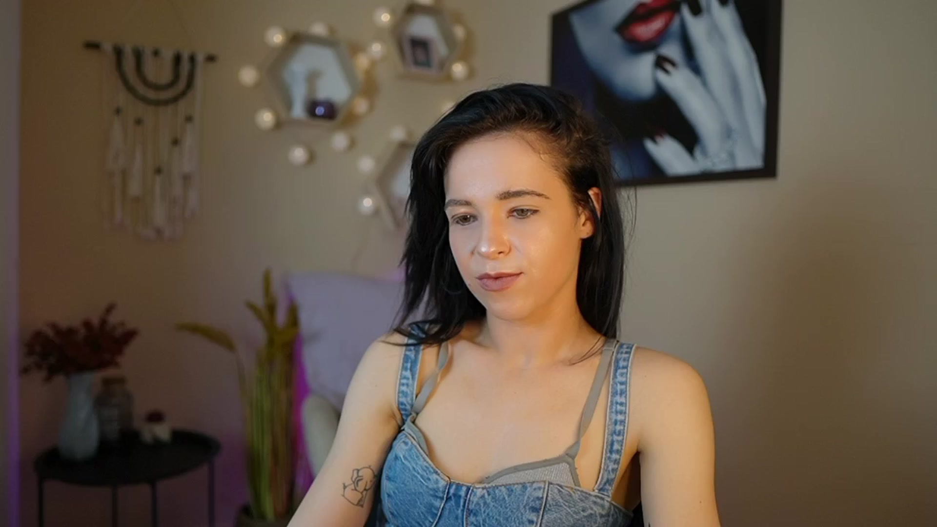 Gallery image thumbnail from Jasmine_Black's myfreecams stream on, 04/08/2024, 13:01 image 10 of 20