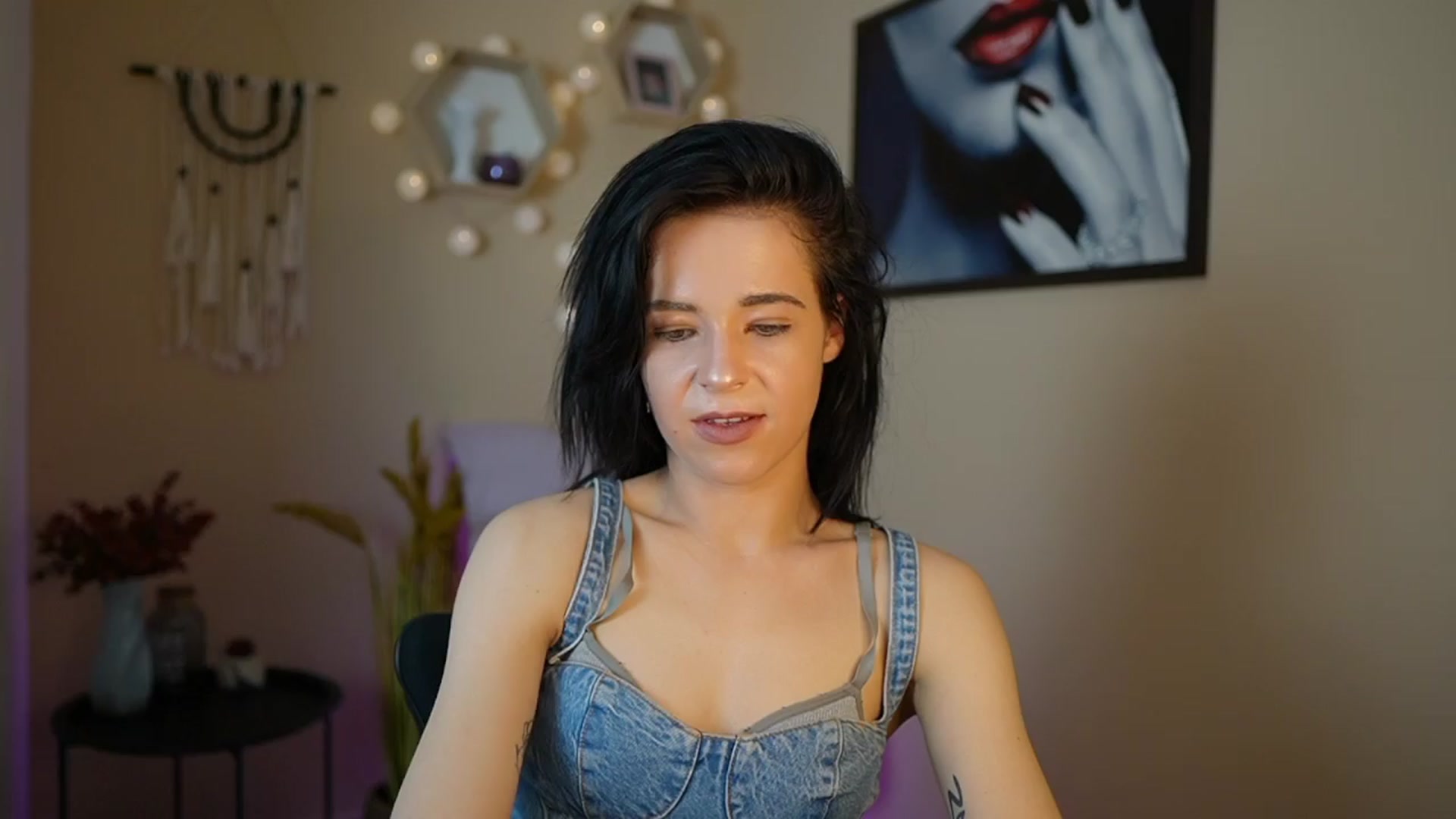 Gallery image thumbnail from Jasmine_Black's myfreecams stream on, 04/08/2024, 13:01 image 1 of 20