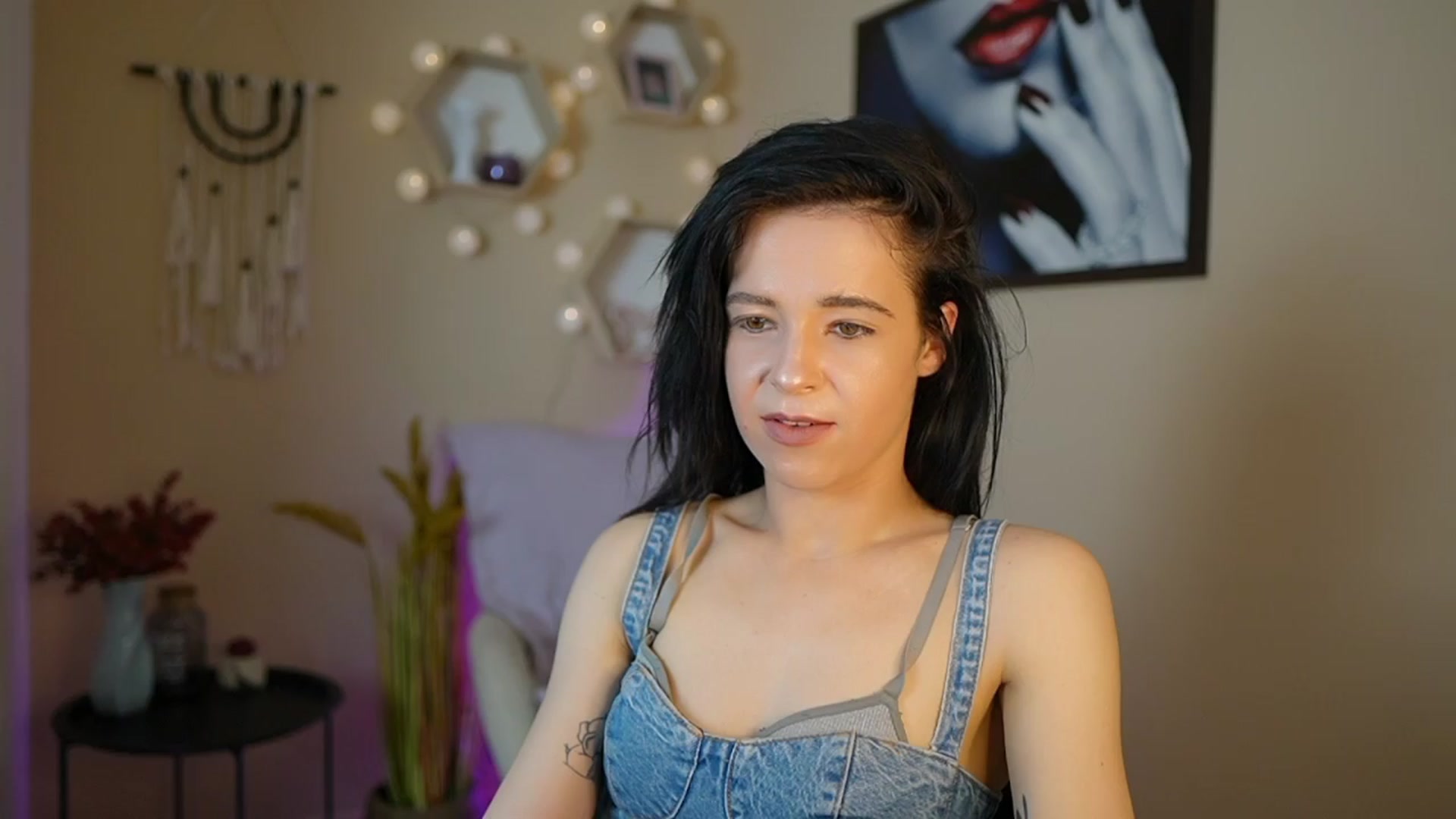 Gallery image thumbnail from Jasmine_Black's myfreecams stream on, 04/08/2024, 13:01 image 9 of 20