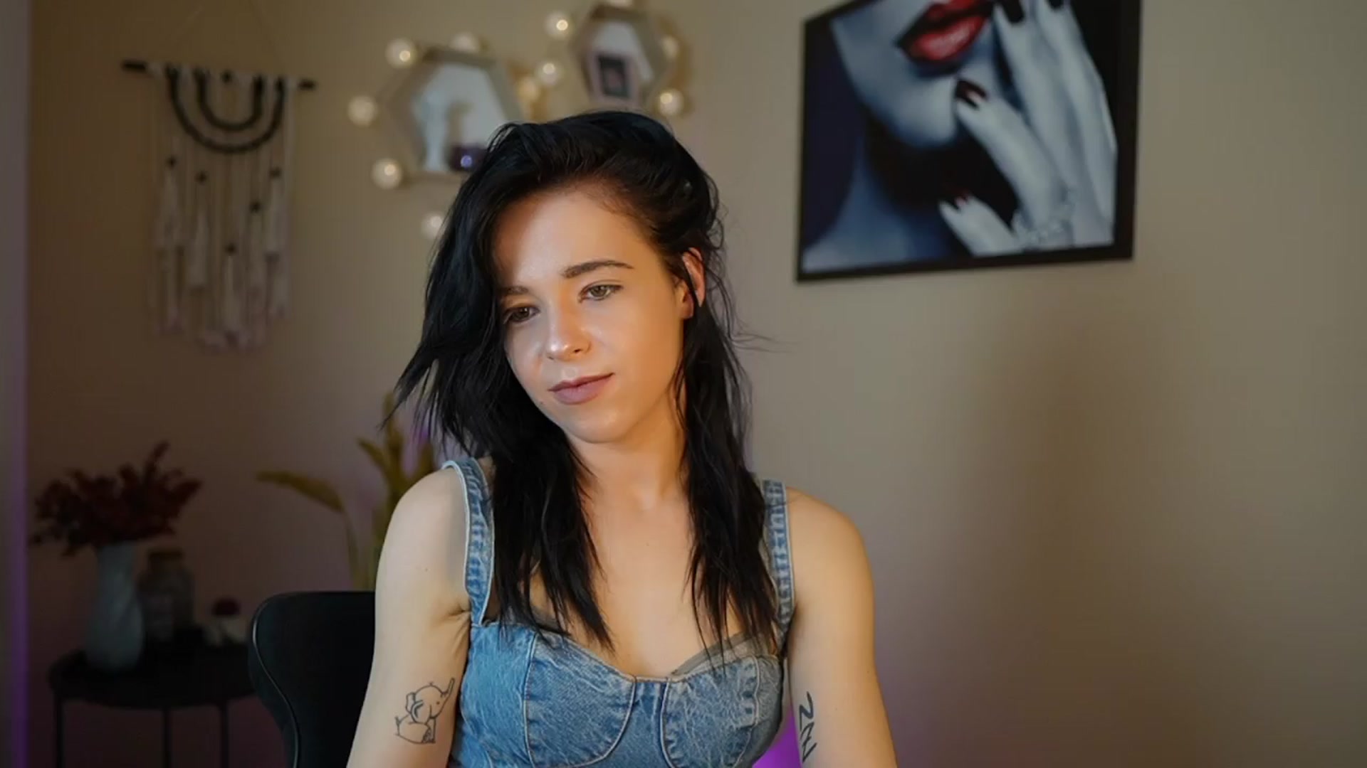 Gallery image thumbnail from Jasmine_Black's myfreecams stream on, 04/08/2024, 13:01 image 4 of 20