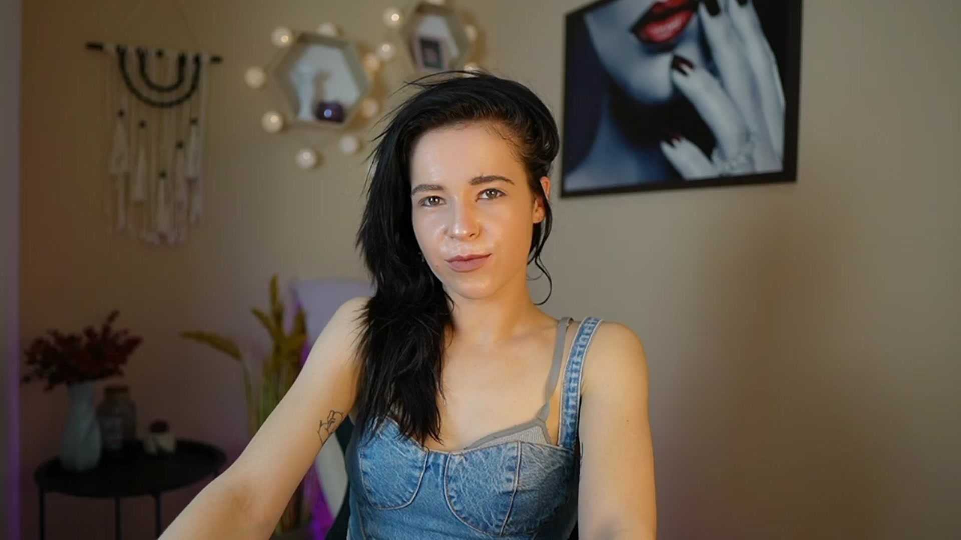 Gallery image thumbnail from Jasmine_Black's myfreecams stream on, 04/08/2024, 13:01 image 13 of 20