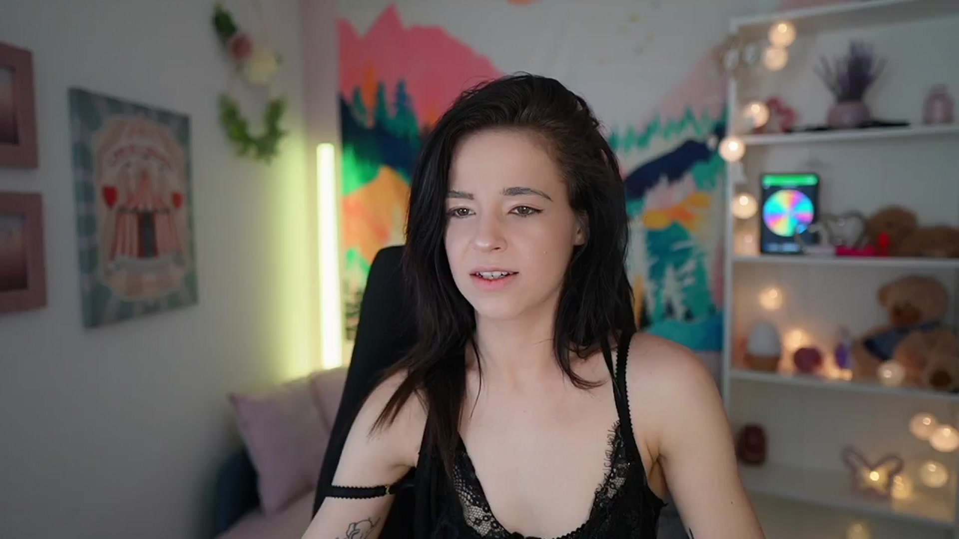 Gallery image thumbnail from Jasmine_Black's myfreecams stream on, 05/17/2024, 09:57 image 8 of 20