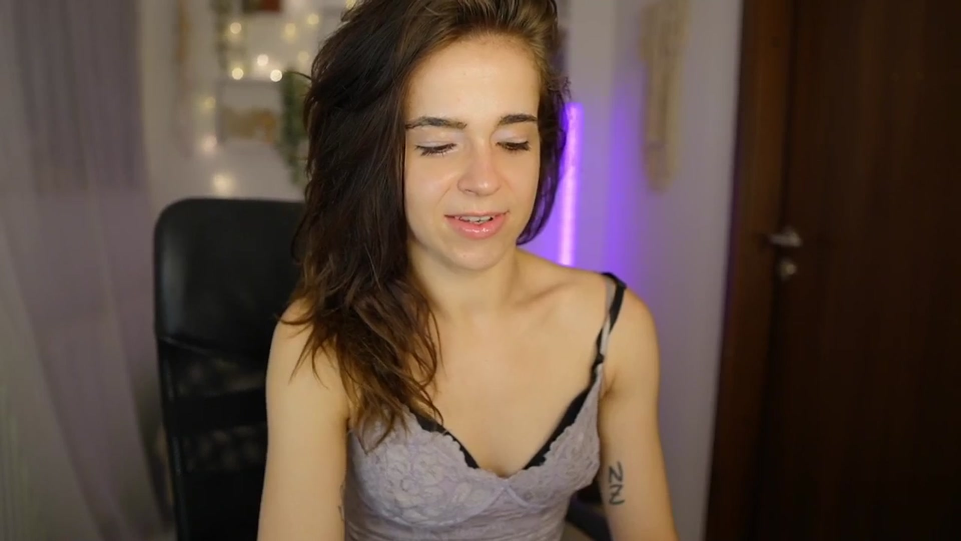 Gallery image thumbnail from Jasmine_Black's myfreecams stream on, 06/28/2024, 19:20 image 19 of 20