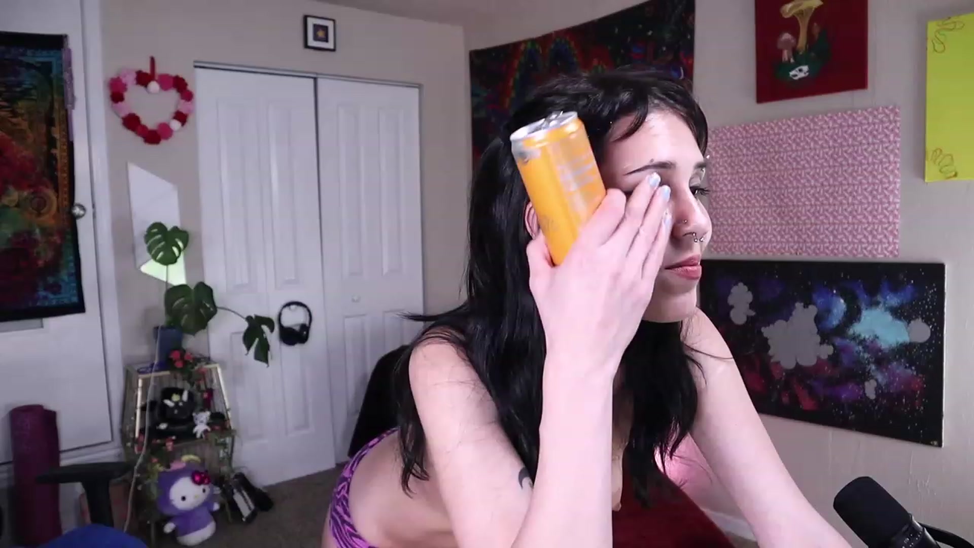 Gallery image thumbnail from Jasmine_Leigh's myfreecams stream on, 02/20/2023, 05:06 image 10 of 20