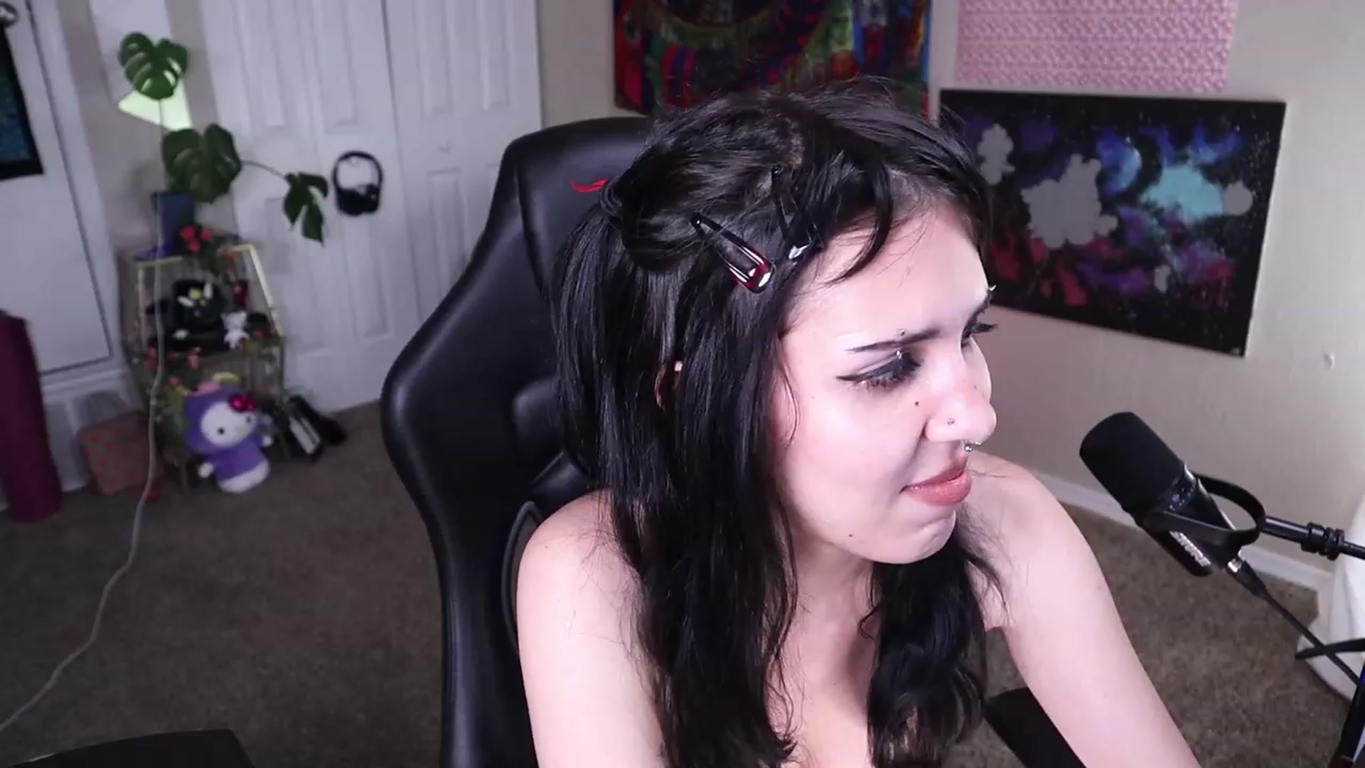 Gallery image thumbnail from Jasmine_Leigh's myfreecams stream on, 02/20/2023, 07:07 image 3 of 20
