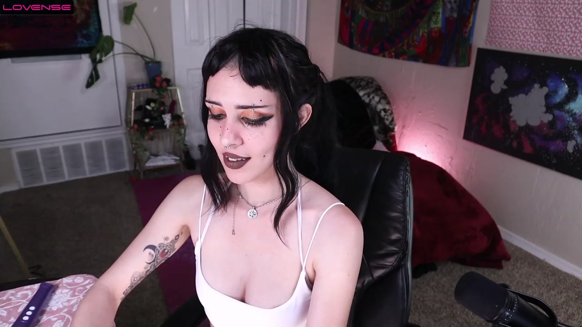 Gallery image thumbnail from Jasmine_Leigh's myfreecams stream on, 04/01/2023, 02:11 image 16 of 20