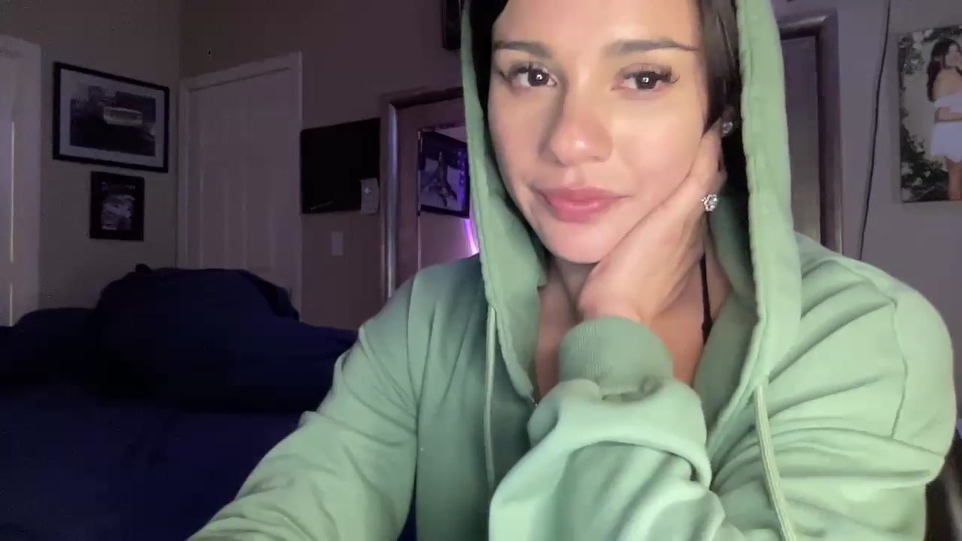Gallery image thumbnail from Jasmine___'s myfreecams stream on, 08/07/2024, 19:11 image 2 of 20