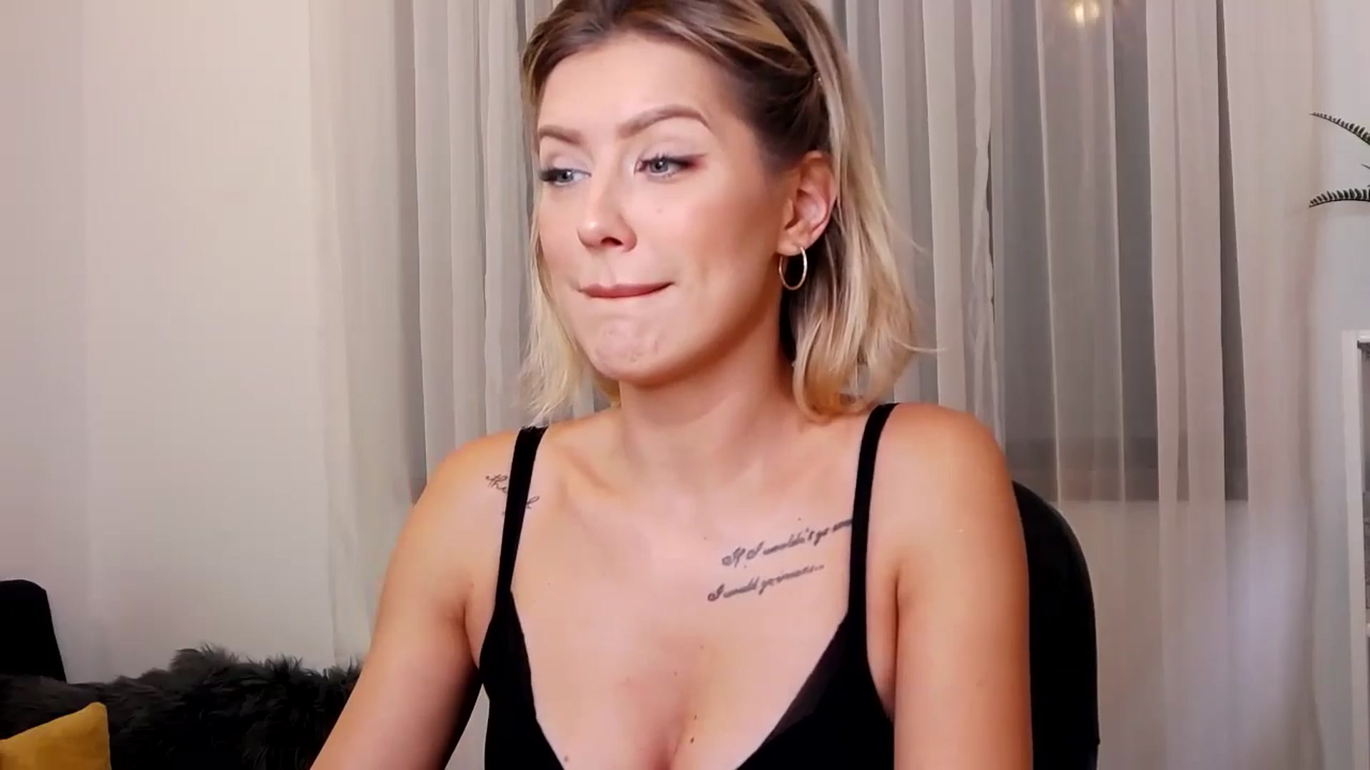 Gallery image thumbnail from Jass_mine's myfreecams stream on, 10/25/2024, 15:06 image 6 of 20