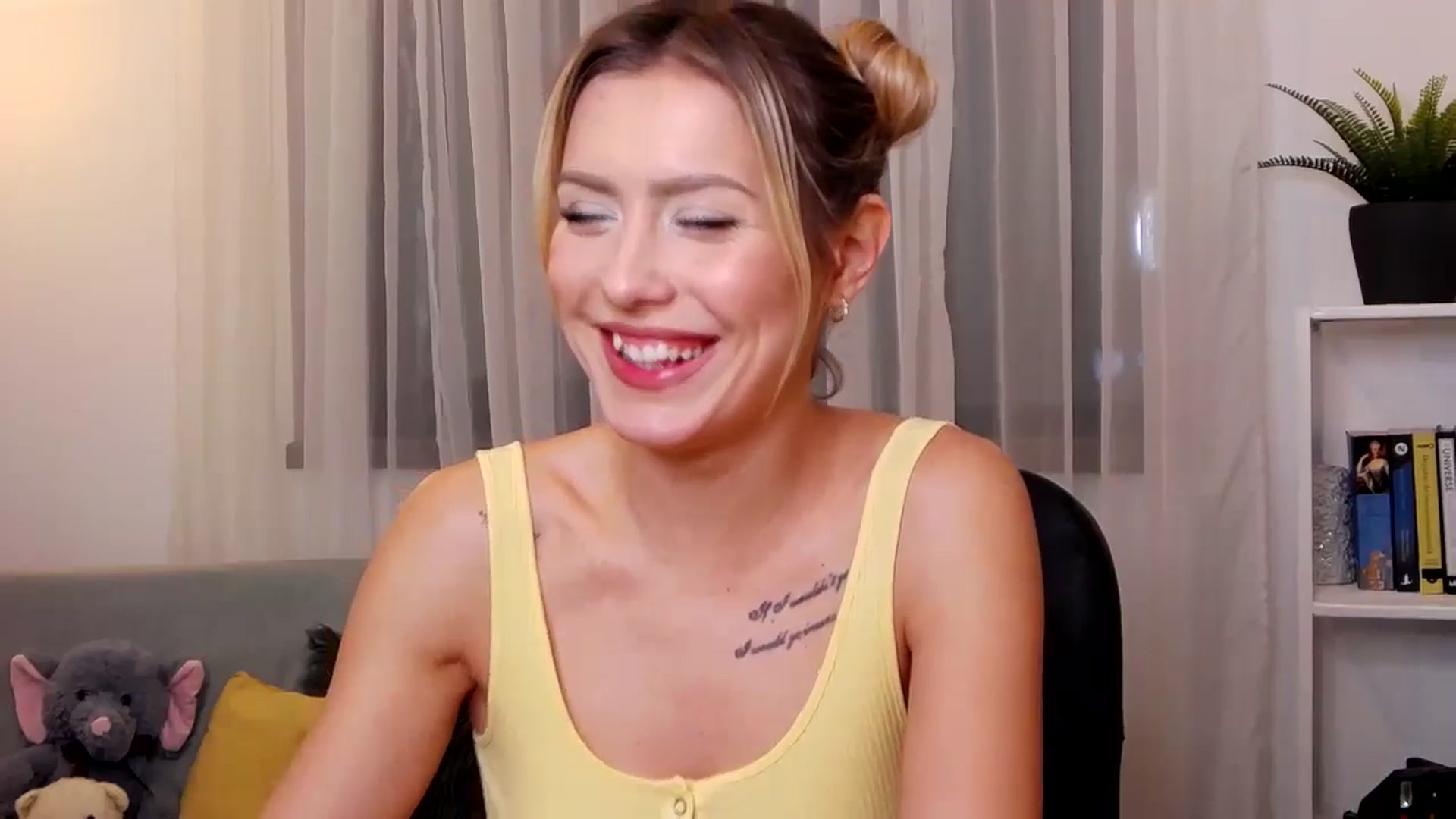 Gallery image thumbnail from Jass_mine's myfreecams stream on, 11/15/2024, 14:09 image 10 of 20