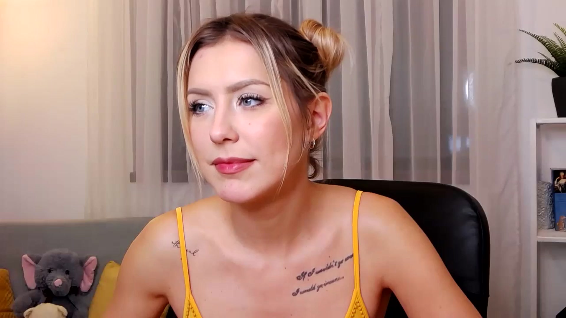 Gallery image thumbnail from Jass_mine's myfreecams stream on, 11/15/2024, 16:08 image 16 of 20
