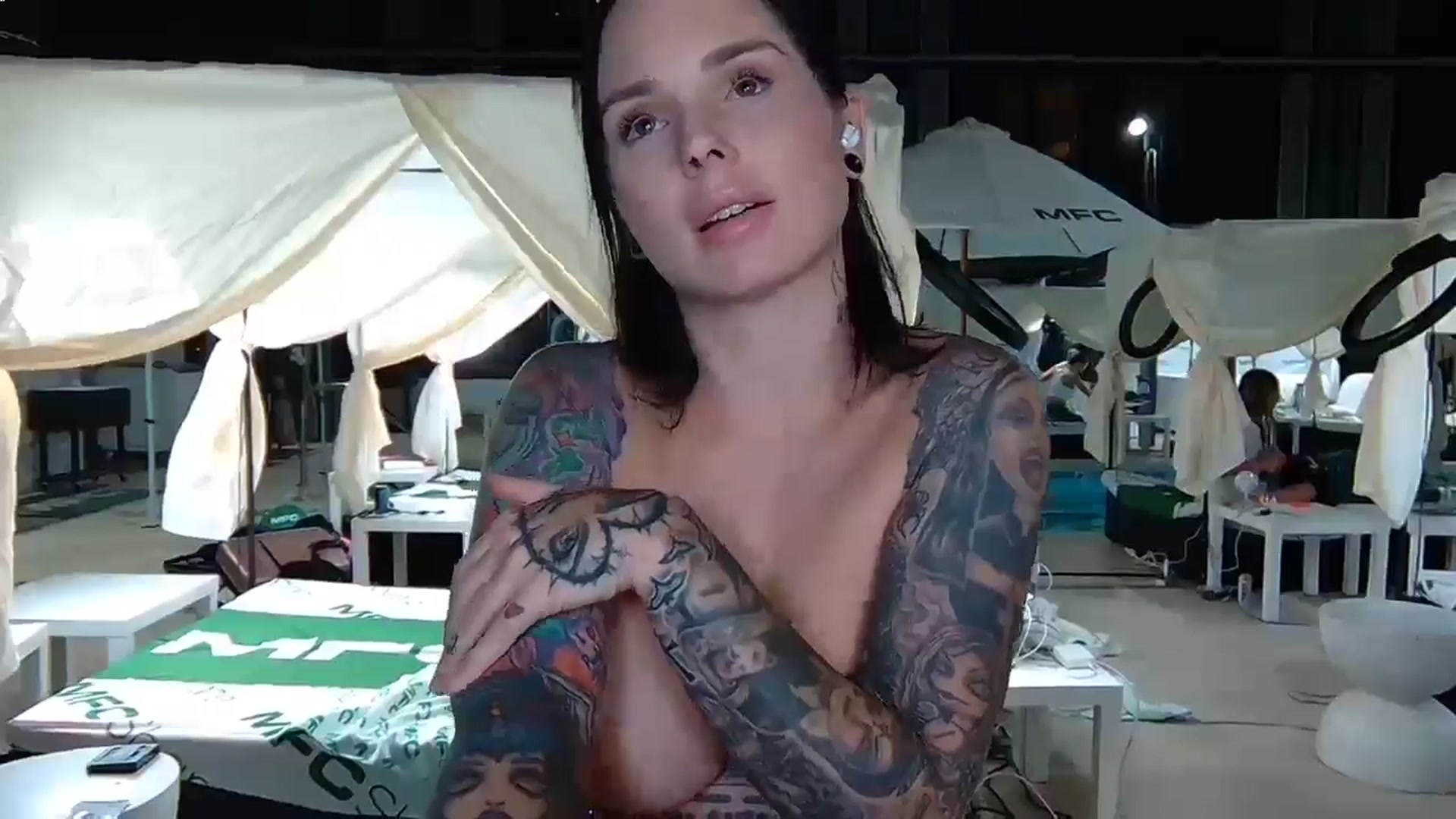 Gallery image thumbnail from JayLynn's myfreecams stream on, 09/25/2024, 08:02 image 4 of 20