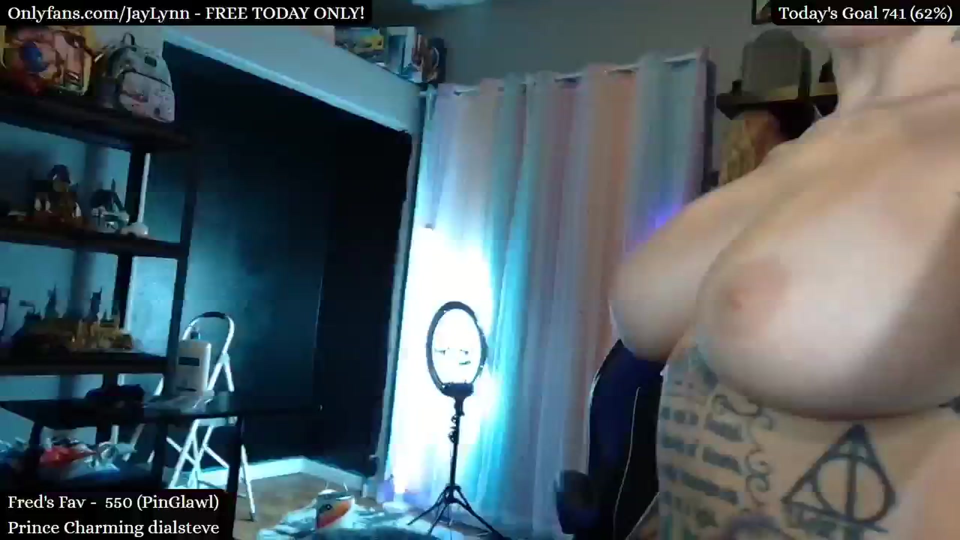 Gallery image thumbnail from JayLynn's myfreecams stream on, 10/04/2024, 10:20 image 15 of 20