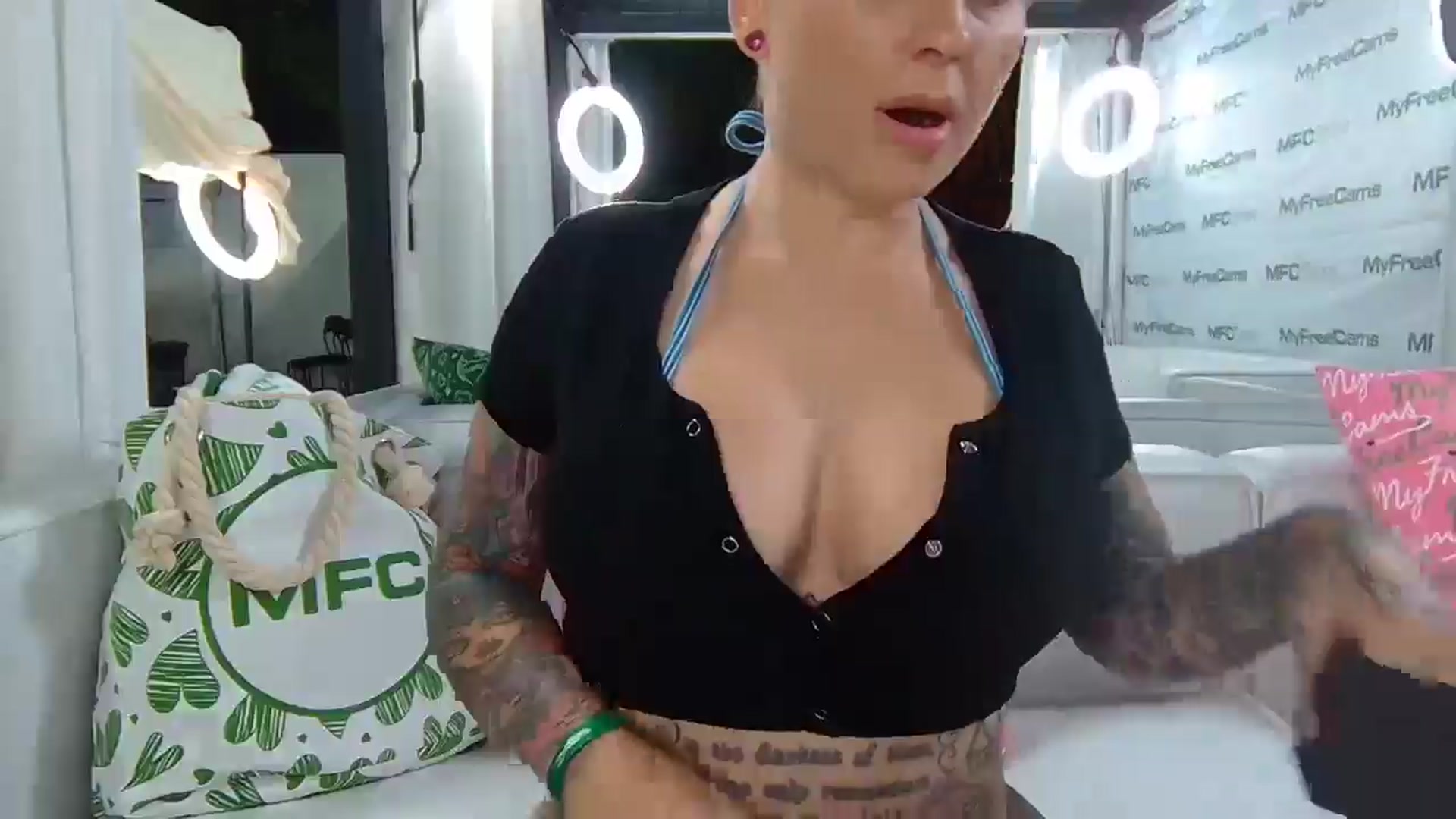 Gallery image thumbnail from JayLynn's myfreecams stream on, 10/07/2025, 08:25 image 19 of 20