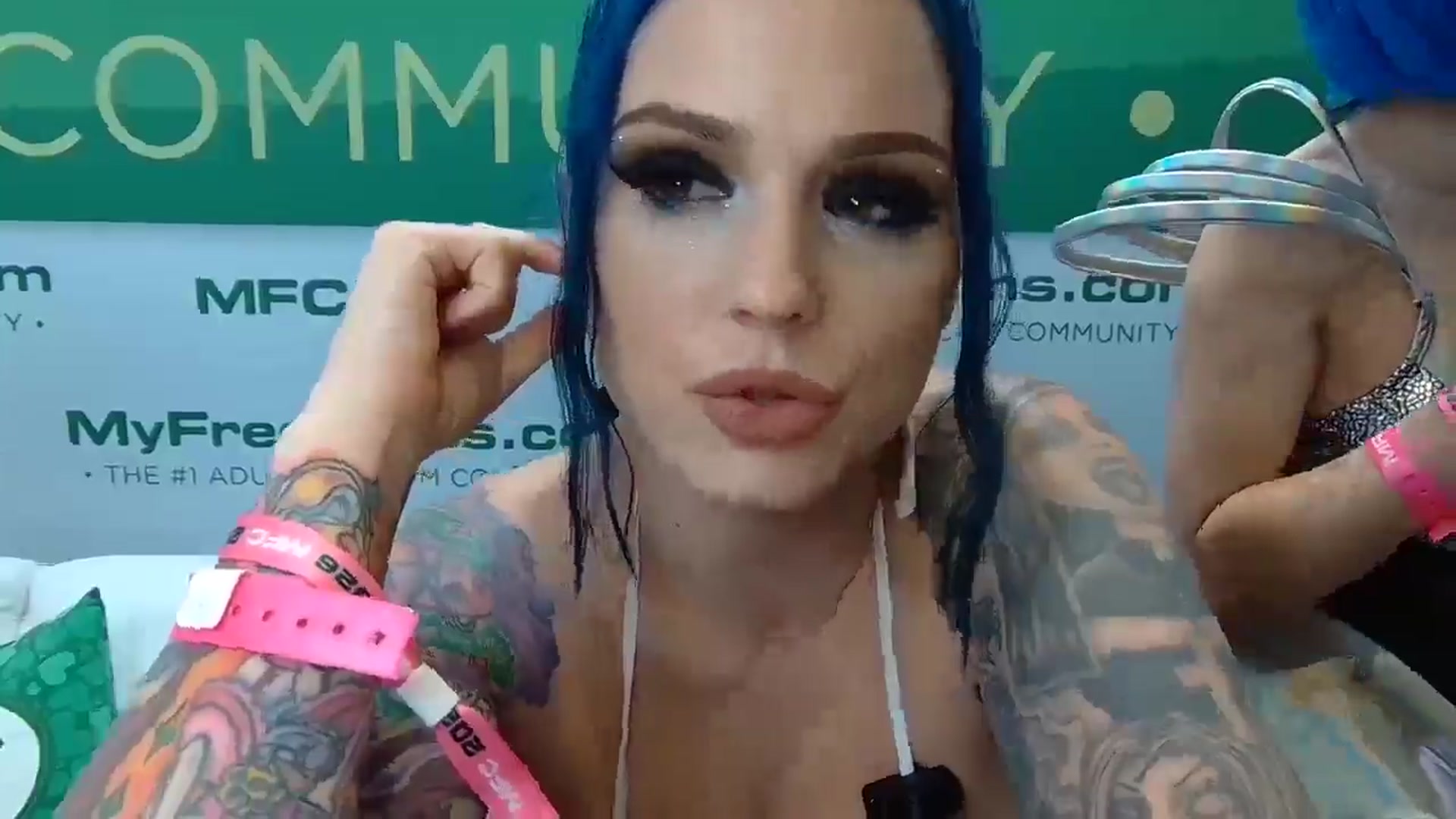 Gallery image thumbnail from JayLynn's myfreecams stream on, 01/24/2026, 03:43 image 14 of 20