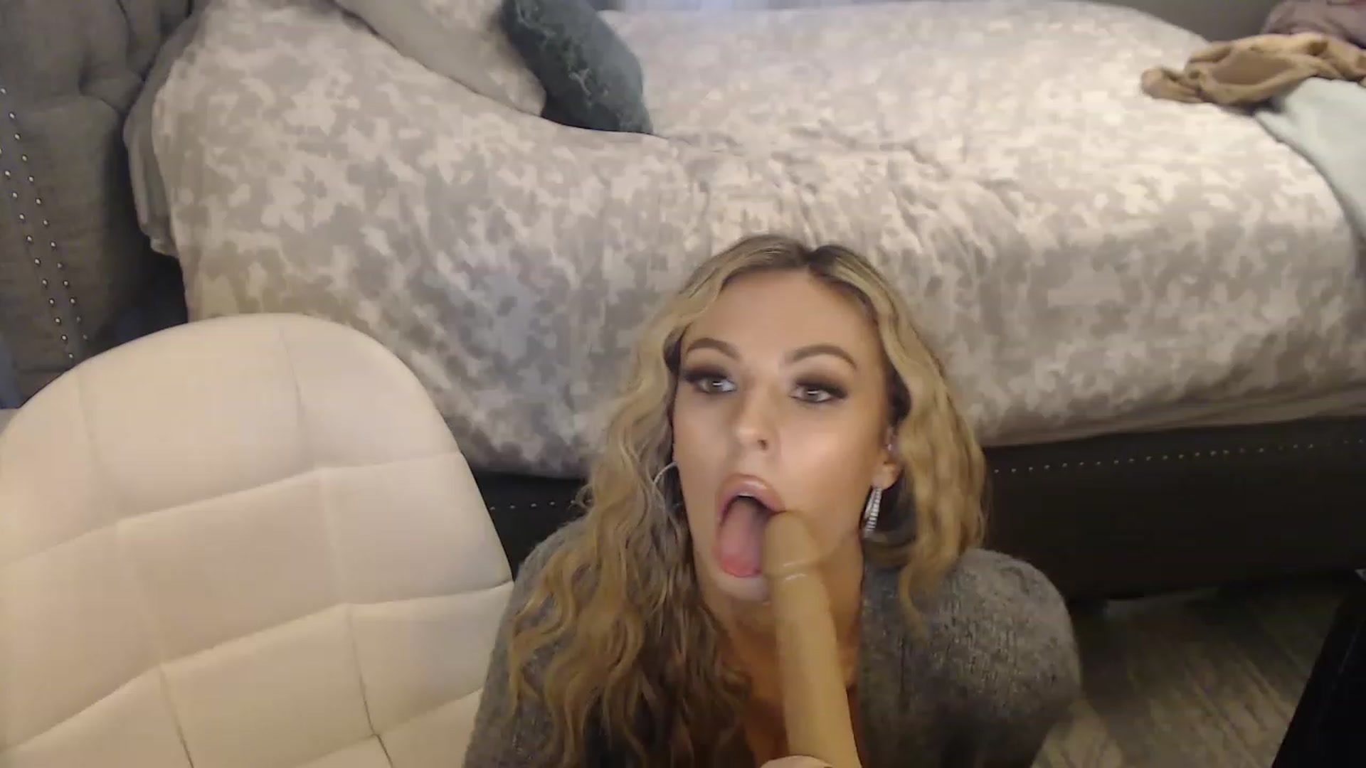 Gallery image thumbnail from JaydaKnight's myfreecams stream on, 12/16/2022, 17:56 image 10 of 20