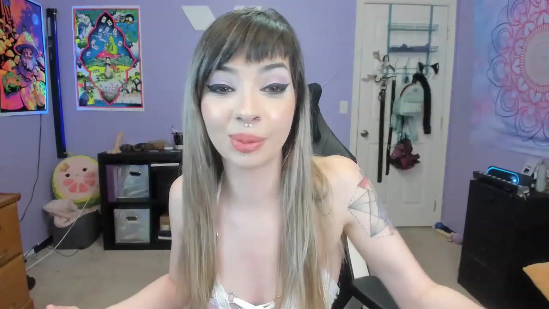 Gallery image thumbnail from JaylaBliss's myfreecams stream on, 12/06/2022, 10:19 image 3 of 20