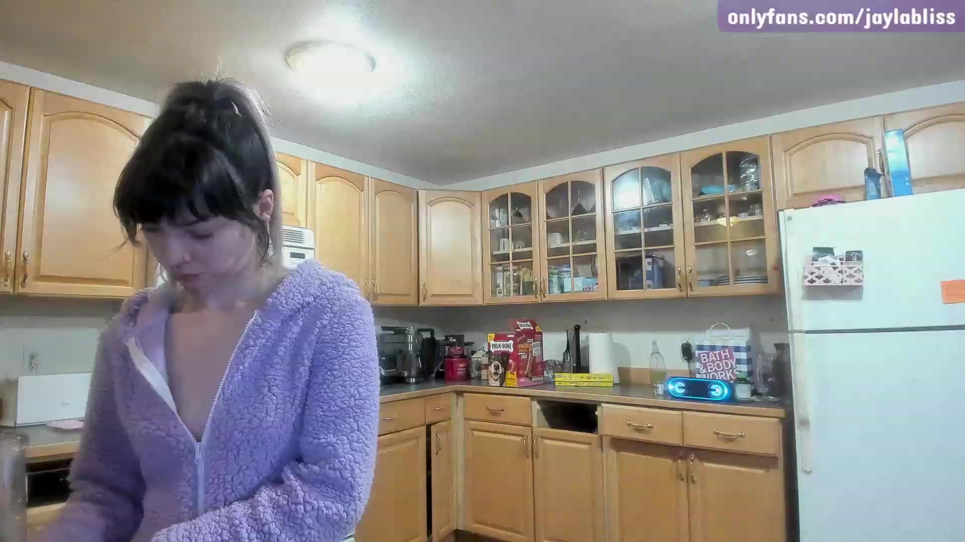 Gallery image thumbnail from JaylaBliss's myfreecams stream on, 01/29/2023, 03:31 image 19 of 20