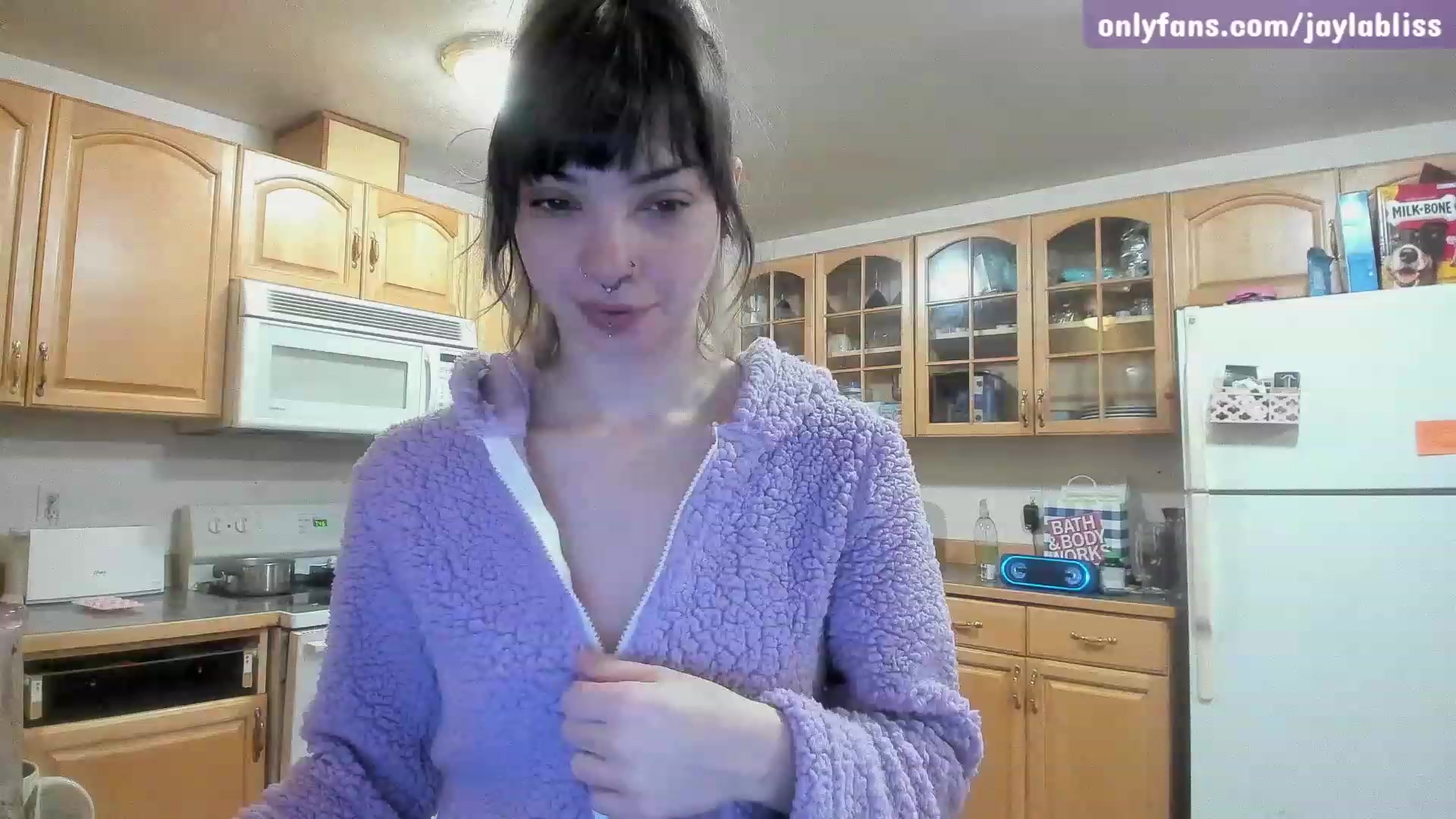 Gallery image thumbnail from JaylaBliss's myfreecams stream on, 01/29/2023, 03:31 image 2 of 20