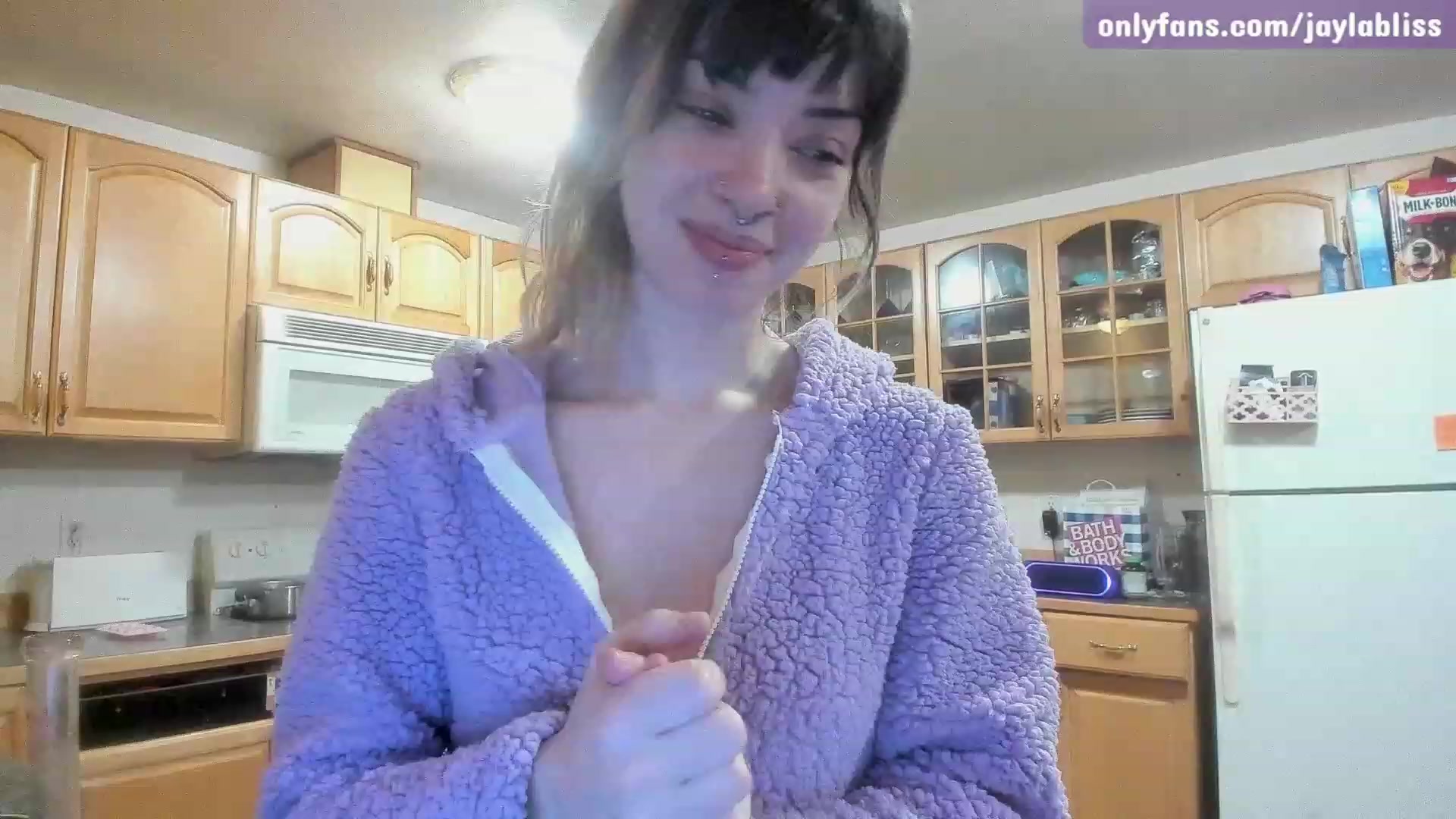 Gallery image thumbnail from JaylaBliss's myfreecams stream on, 01/29/2023, 03:31 image 8 of 20