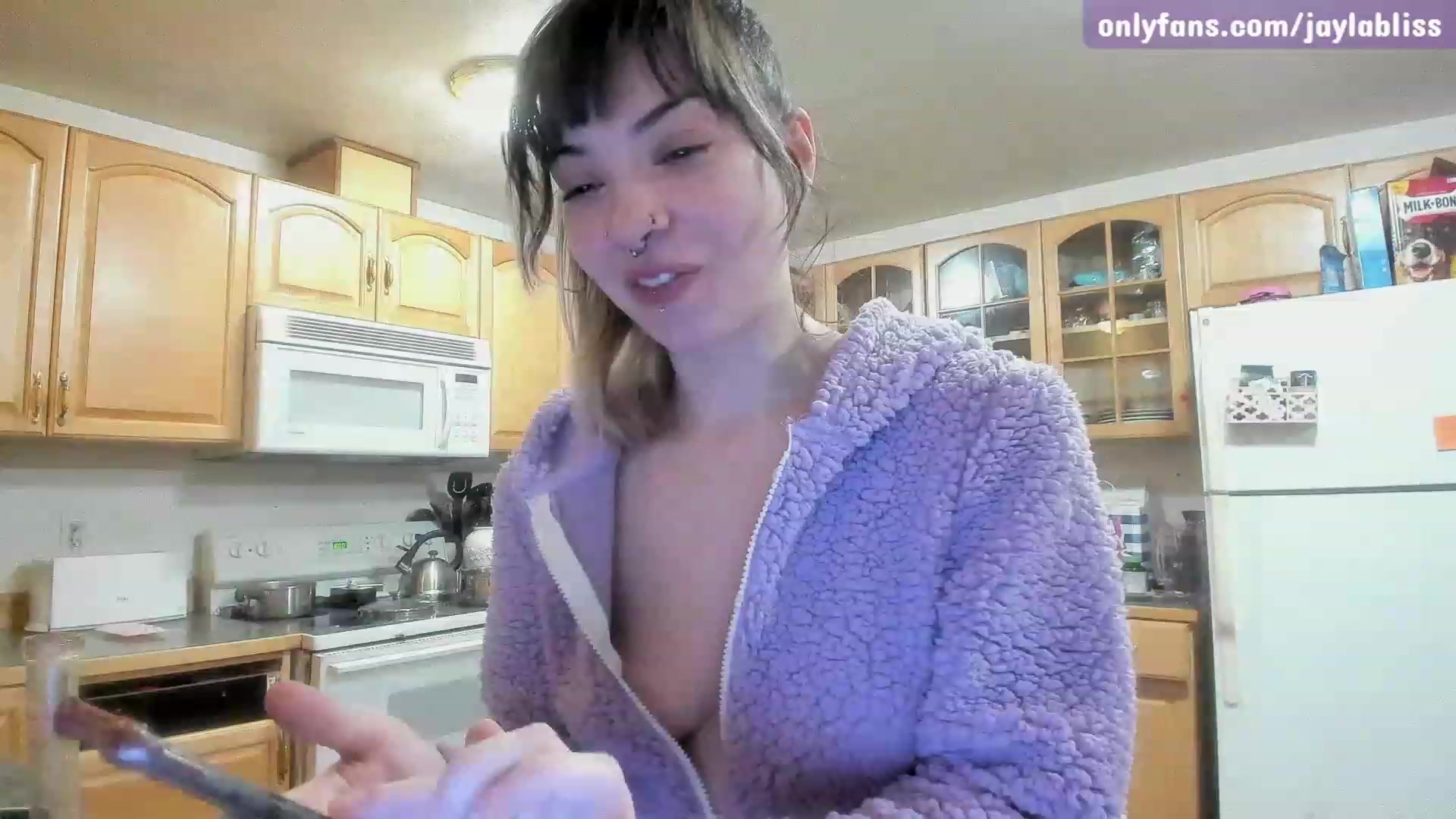 Gallery image thumbnail from JaylaBliss's myfreecams stream on, 01/29/2023, 03:31 image 9 of 20