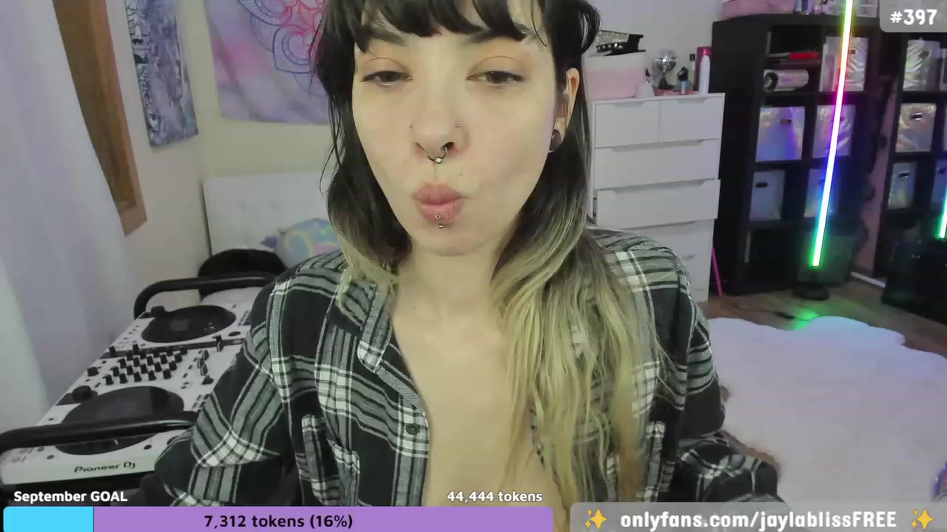Gallery image thumbnail from JaylaBliss's myfreecams stream on, 09/19/2023, 08:02 image 11 of 20