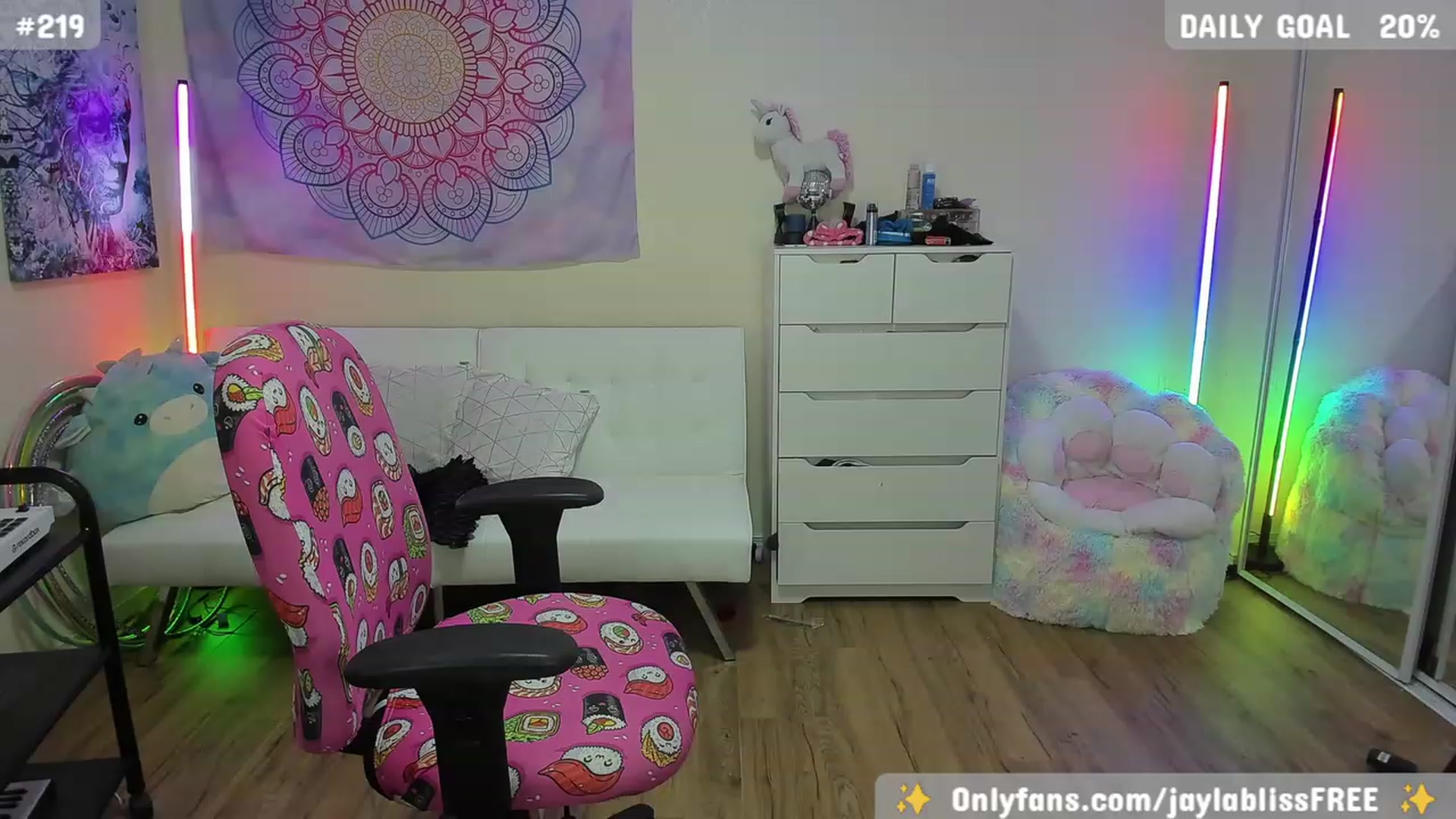 Gallery image thumbnail from JaylaBliss's myfreecams stream on, 11/01/2023, 11:21 image 10 of 20