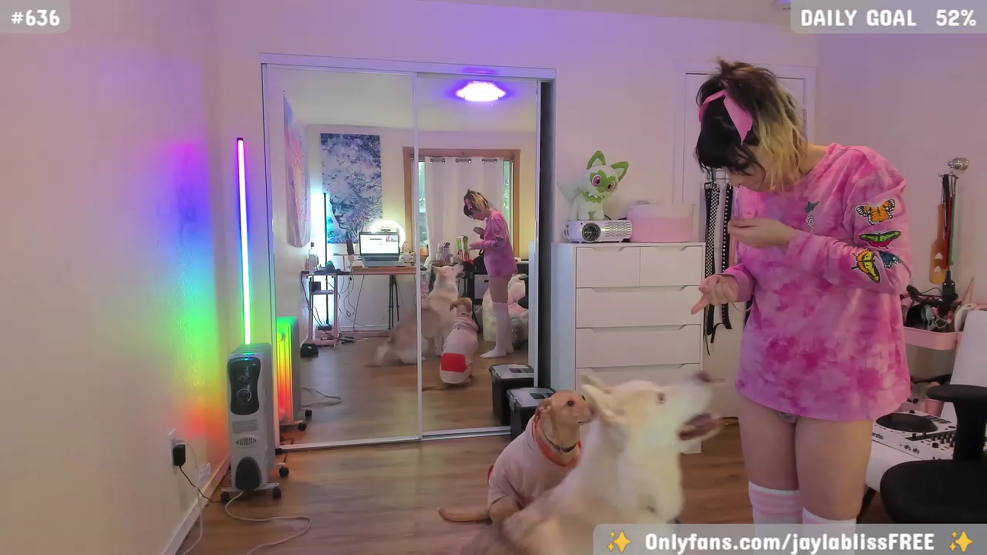 Gallery image thumbnail from JaylaBliss's myfreecams stream on, 11/25/2023, 17:21 image 13 of 20