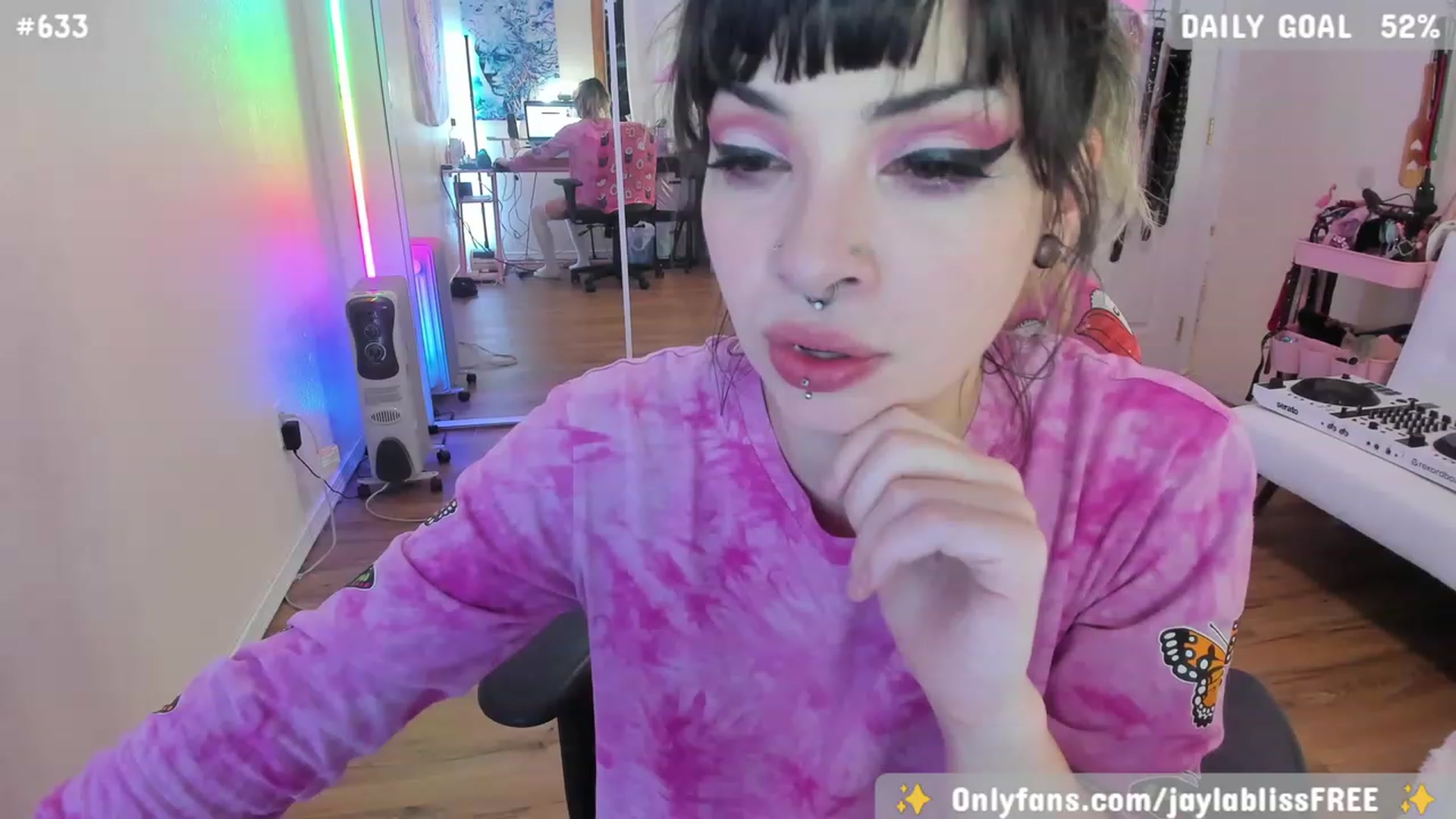 Gallery image thumbnail from JaylaBliss's myfreecams stream on, 11/25/2023, 17:21 image 7 of 20