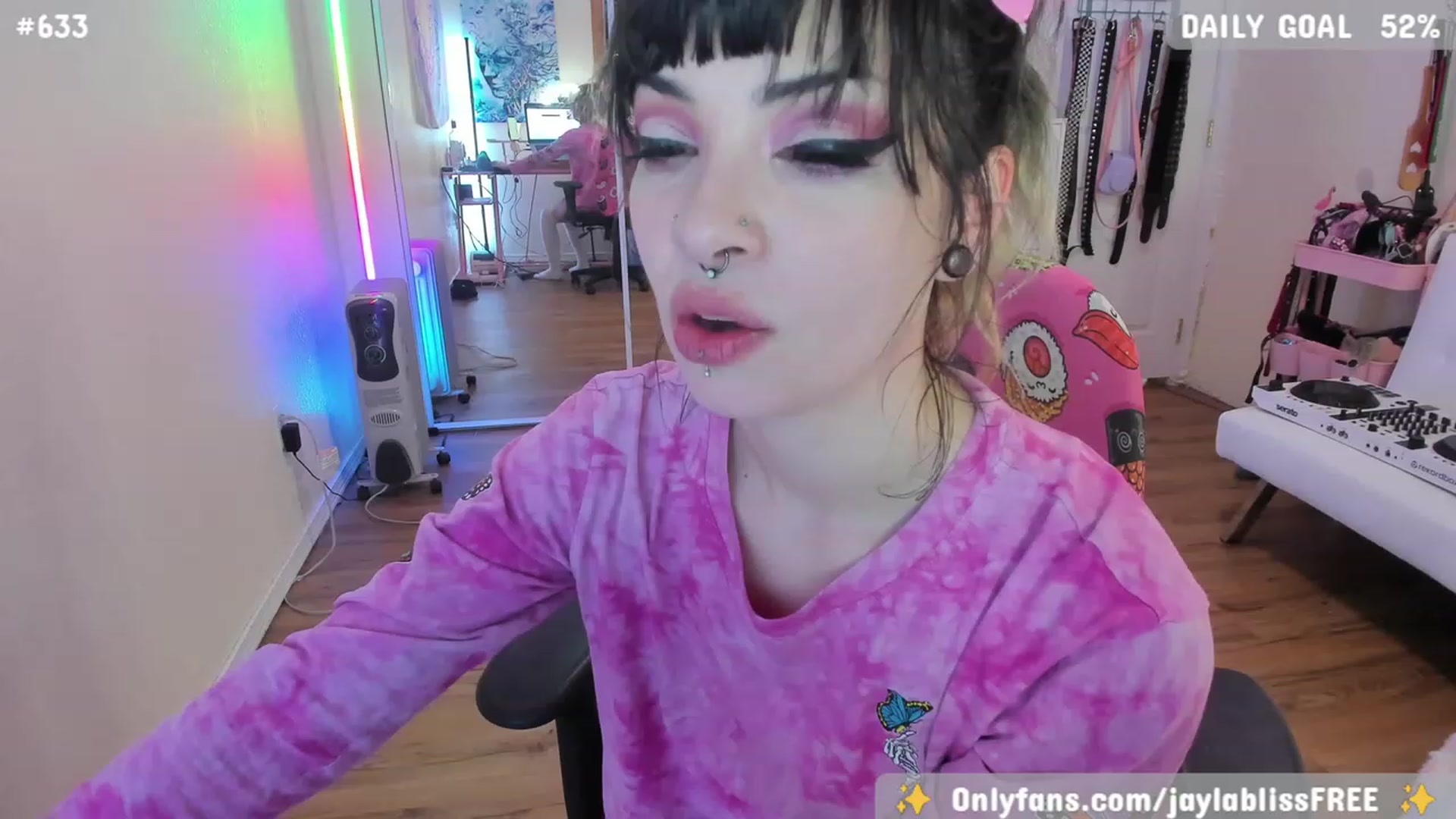 Gallery image thumbnail from JaylaBliss's myfreecams stream on, 11/25/2023, 17:21 image 6 of 20