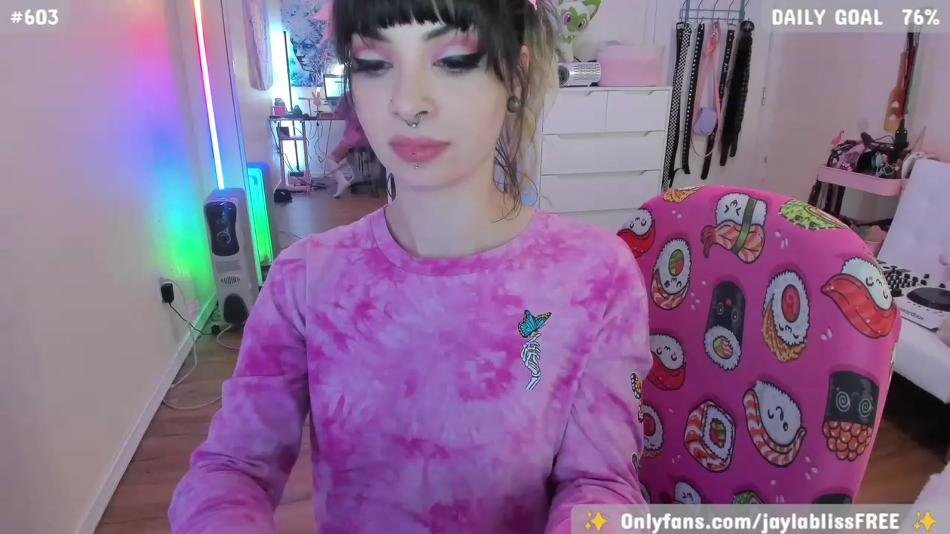 Gallery image thumbnail from JaylaBliss's myfreecams stream on, 11/25/2023, 17:21 image 17 of 20