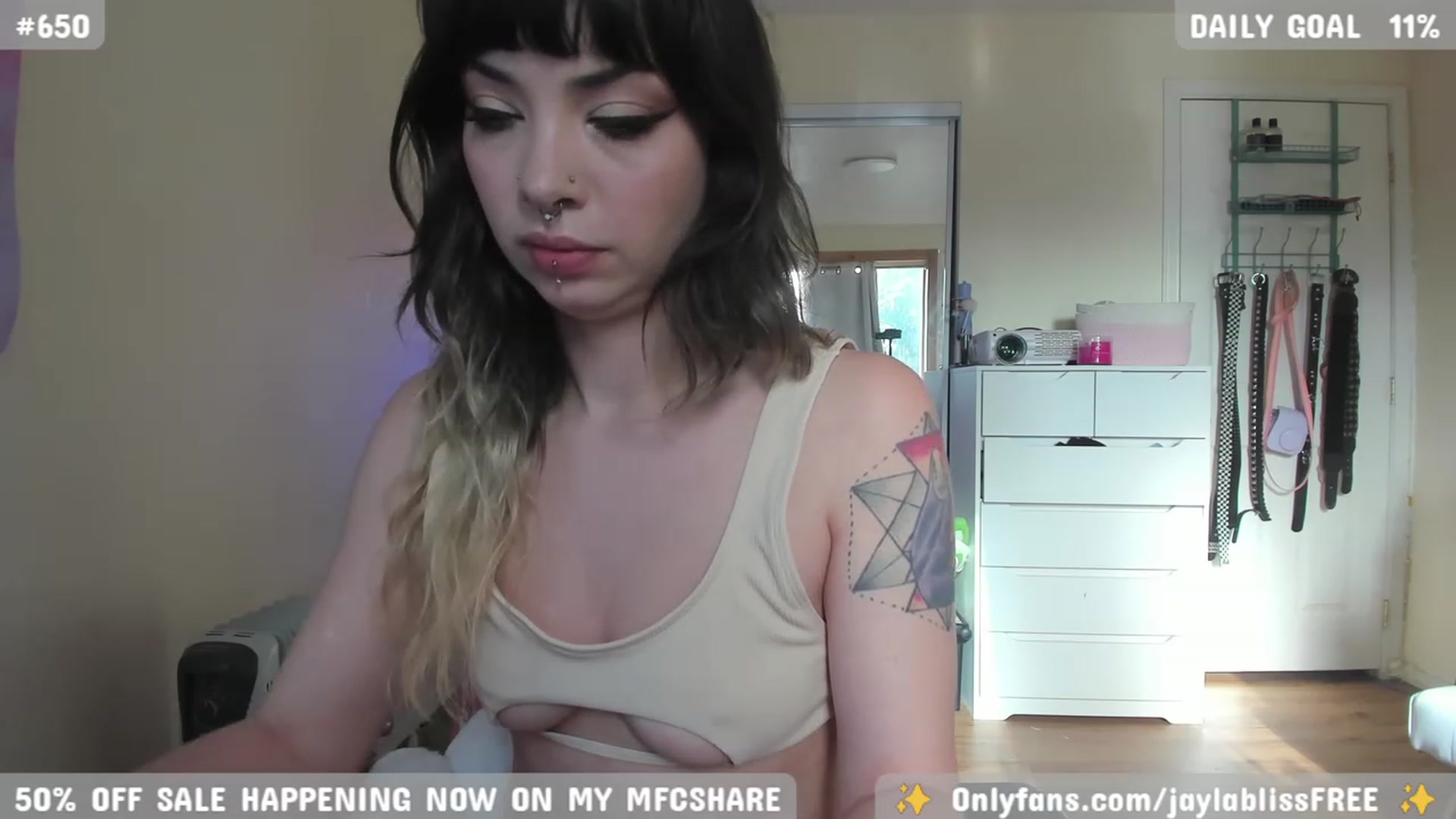 Gallery image thumbnail from JaylaBliss's myfreecams stream on, 11/27/2023, 20:41 image 18 of 20