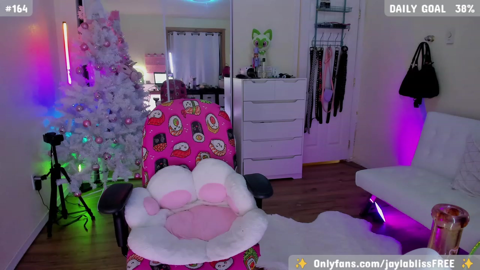 Gallery image thumbnail from JaylaBliss's myfreecams stream on, 12/01/2023, 12:30 image 16 of 20