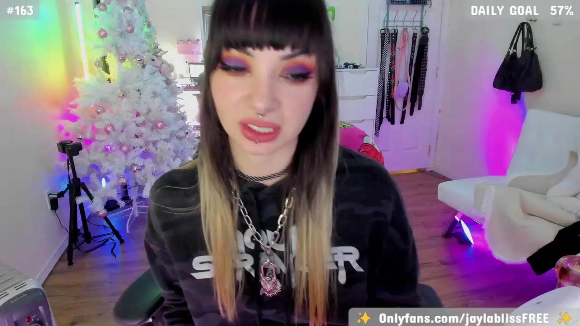 Gallery image thumbnail from JaylaBliss's myfreecams stream on, 12/01/2023, 16:51 image 16 of 20