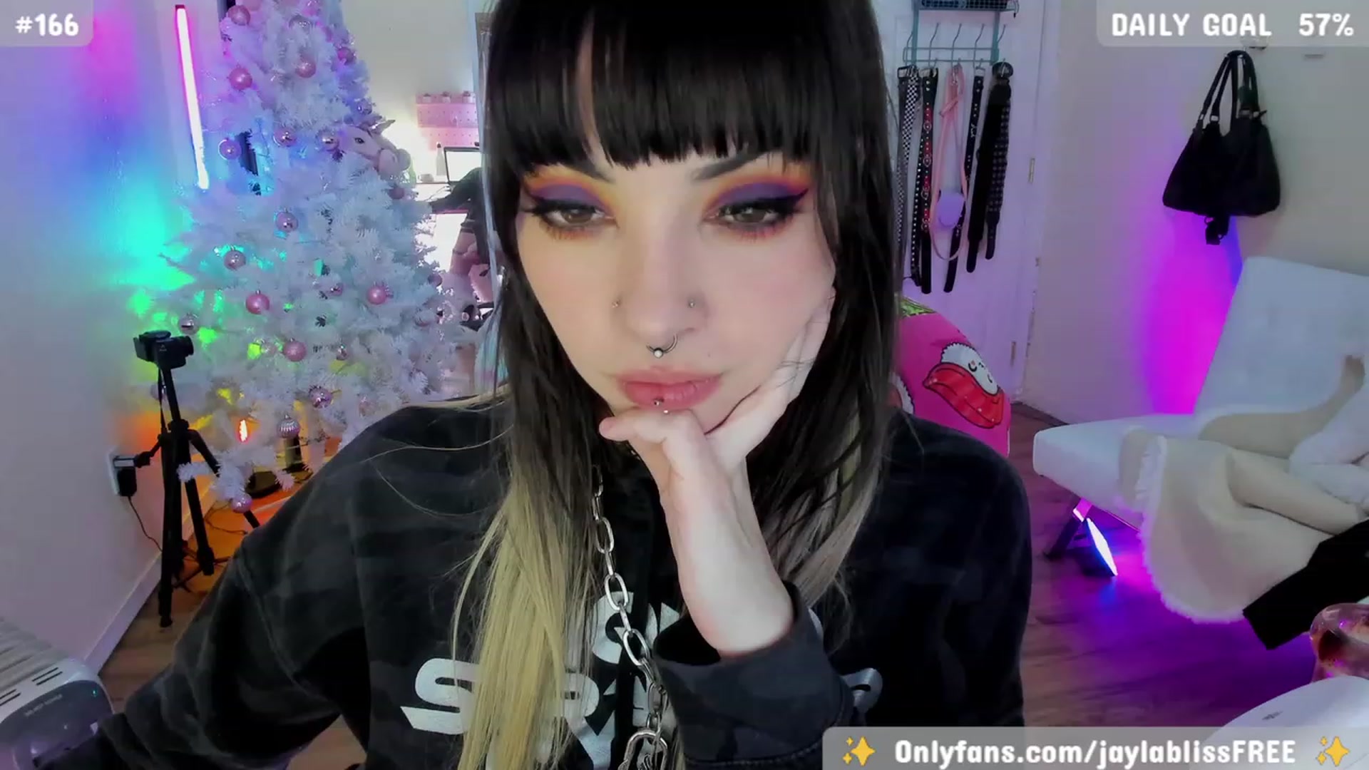 Gallery image thumbnail from JaylaBliss's myfreecams stream on, 12/01/2023, 16:51 image 19 of 20