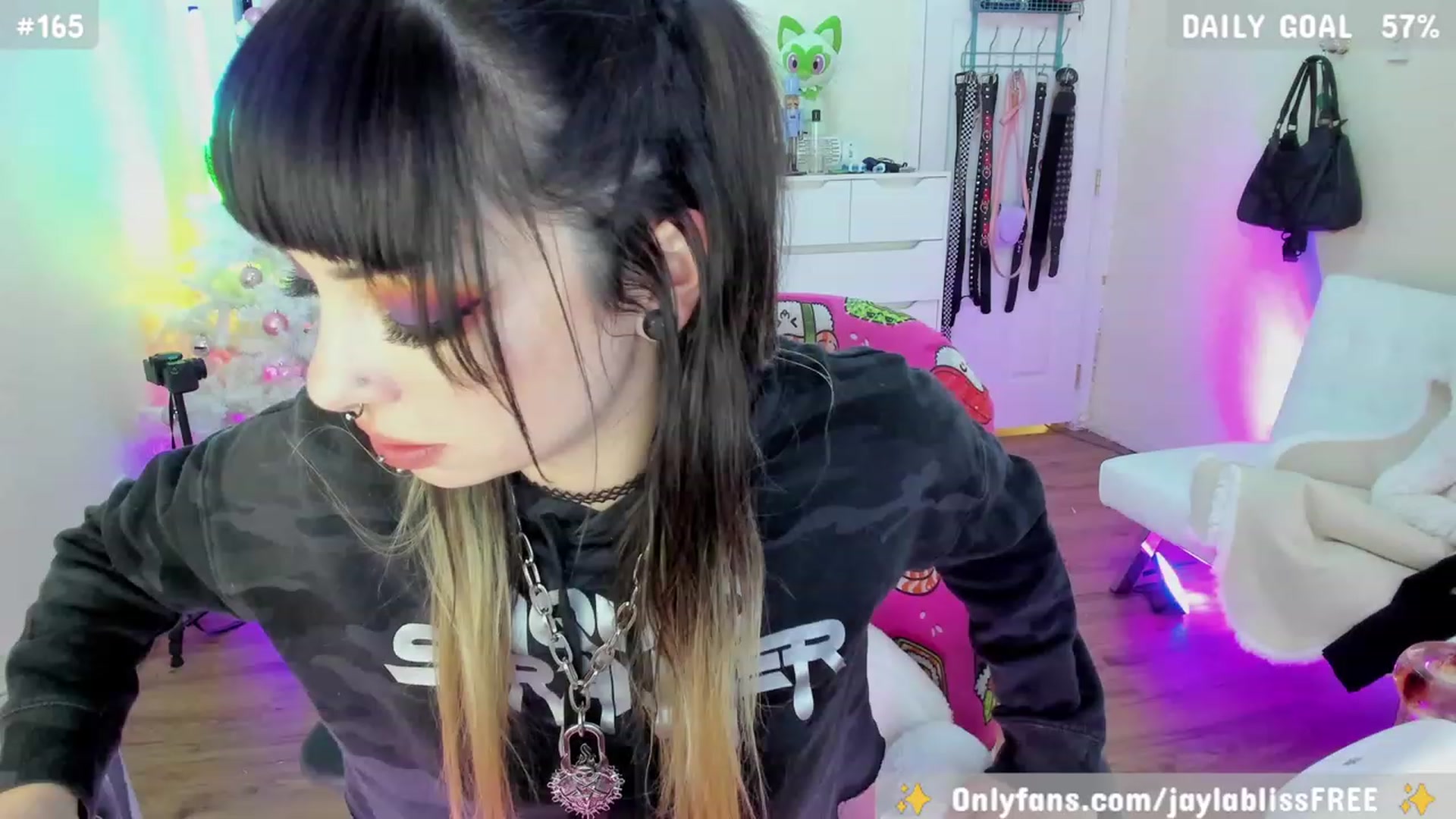 Gallery image thumbnail from JaylaBliss's myfreecams stream on, 12/01/2023, 16:51 image 17 of 20