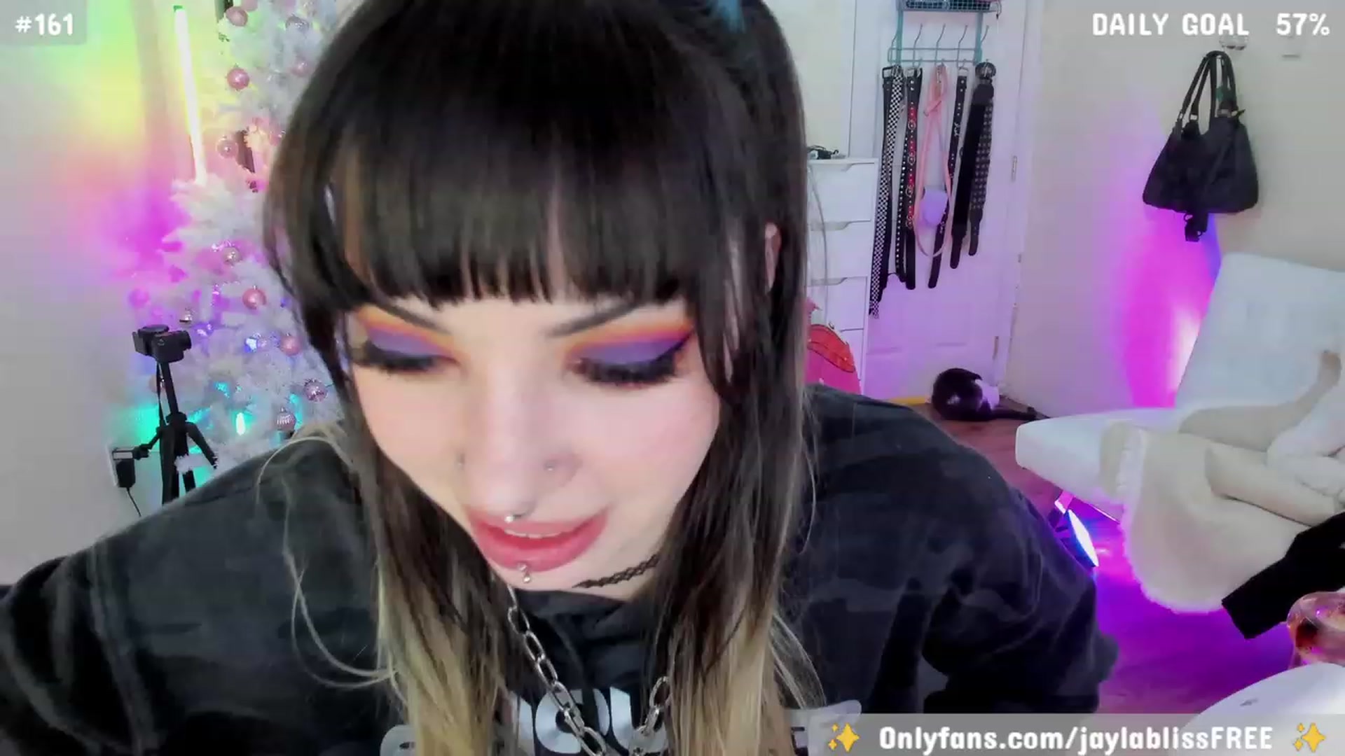 Gallery image thumbnail from JaylaBliss's myfreecams stream on, 12/01/2023, 16:51 image 15 of 20