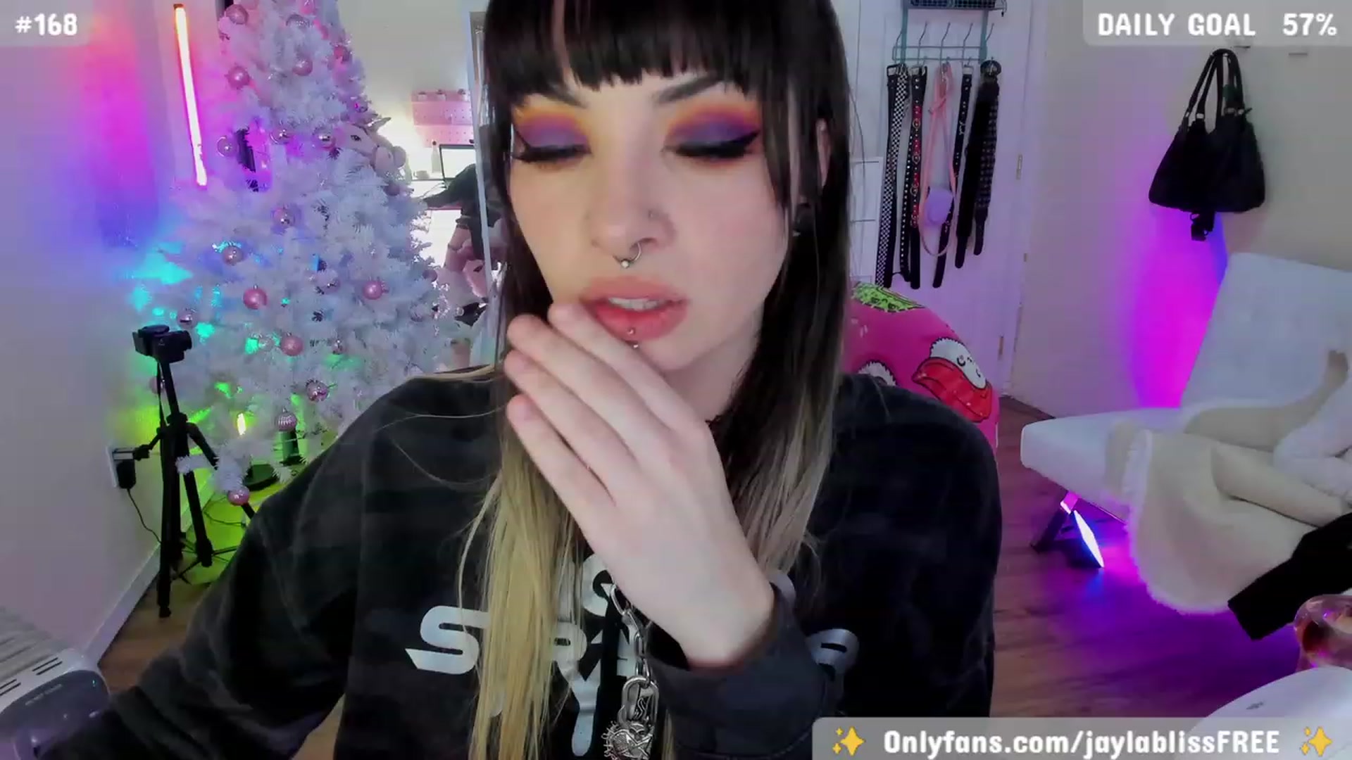 Gallery image thumbnail from JaylaBliss's myfreecams stream on, 12/01/2023, 16:51 image 20 of 20