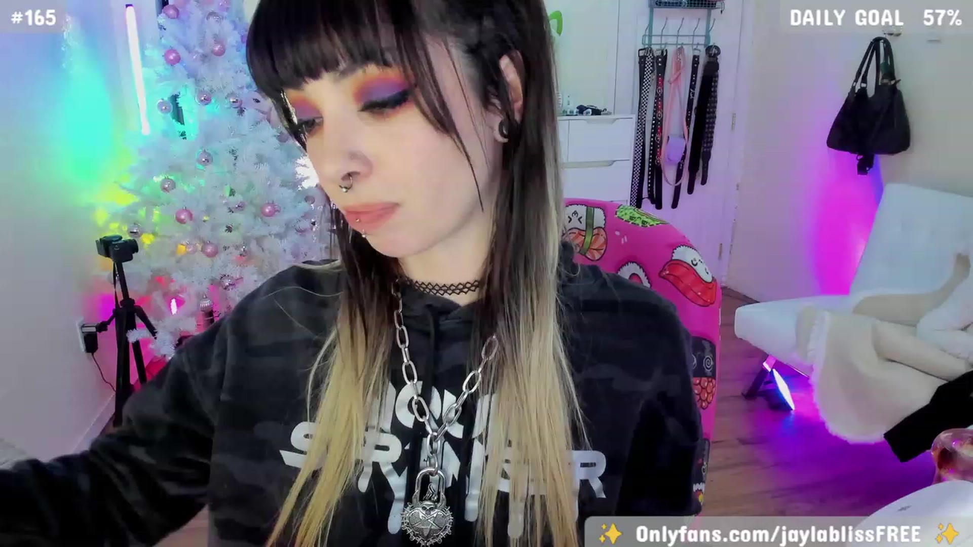 Gallery image thumbnail from JaylaBliss's myfreecams stream on, 12/01/2023, 16:51 image 18 of 20