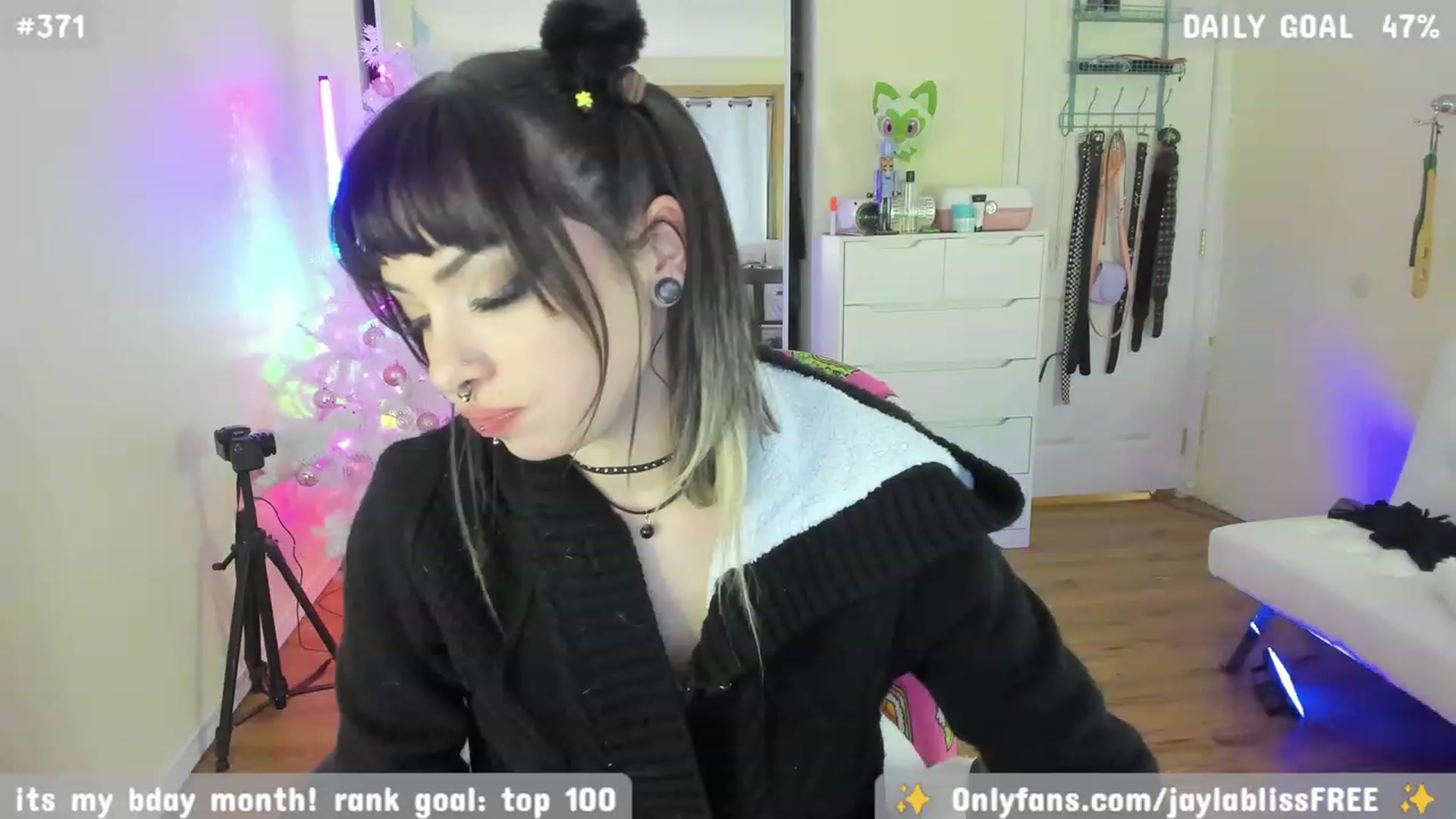 Gallery image thumbnail from JaylaBliss's myfreecams stream on, 12/03/2023, 16:26 image 17 of 20