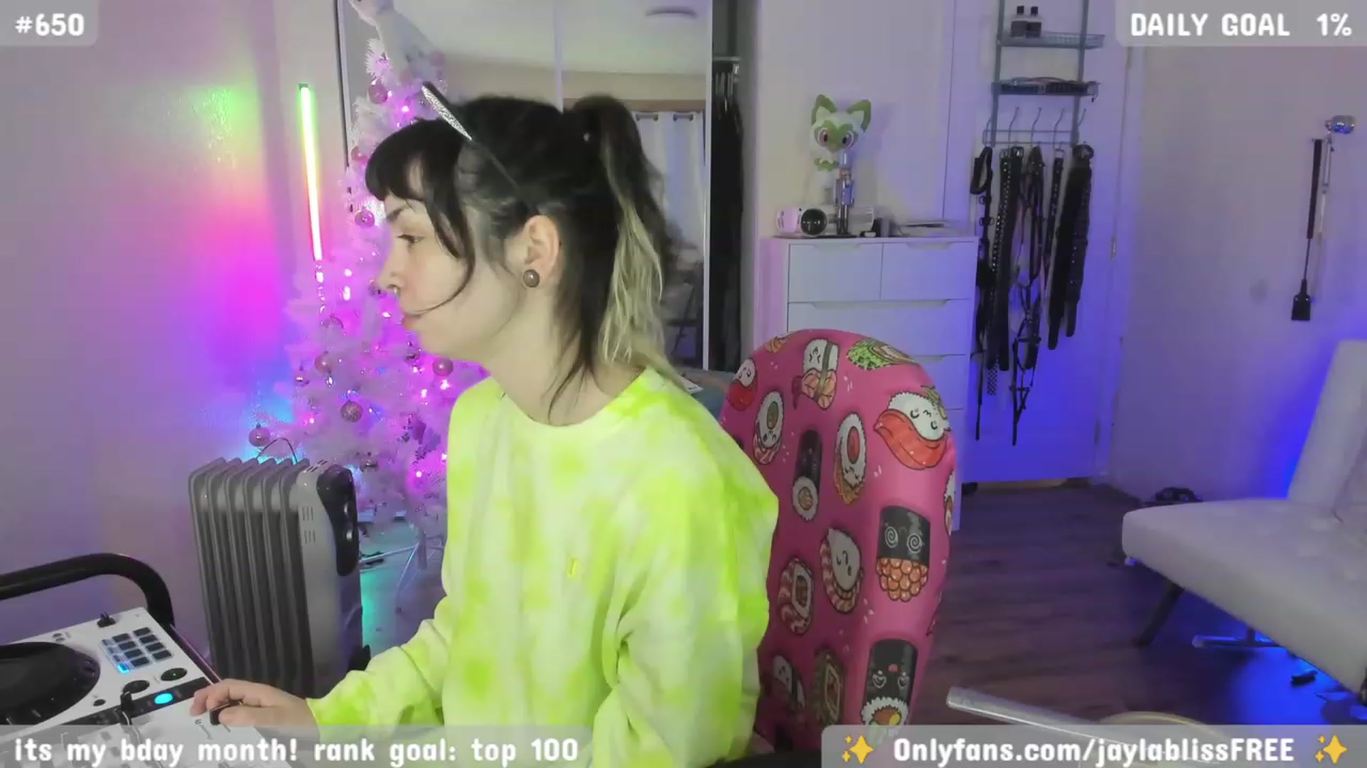 Gallery image thumbnail from JaylaBliss's myfreecams stream on, 12/18/2023, 09:44 image 5 of 20