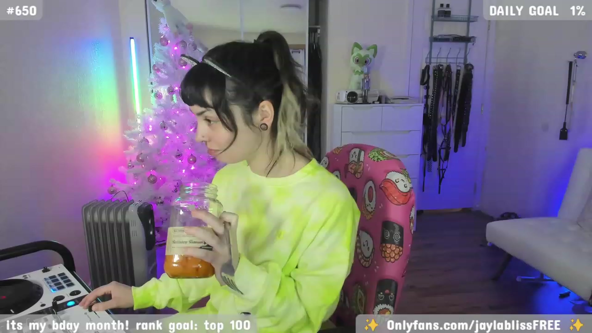 Gallery image thumbnail from JaylaBliss's myfreecams stream on, 12/18/2023, 09:44 image 6 of 20